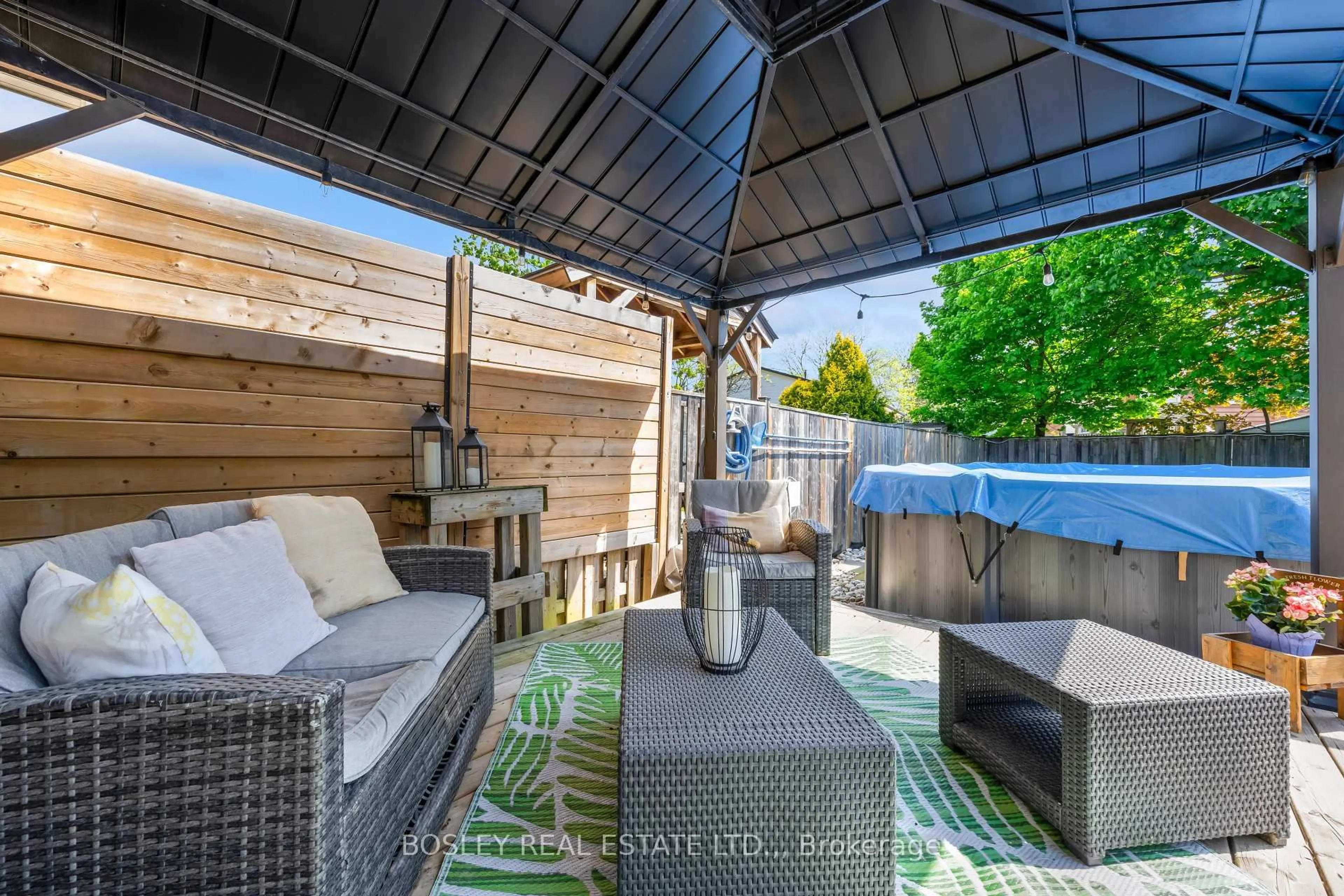 Patio, street for 6596 Pitton Rd, Niagara Falls Ontario L2H 1Z8