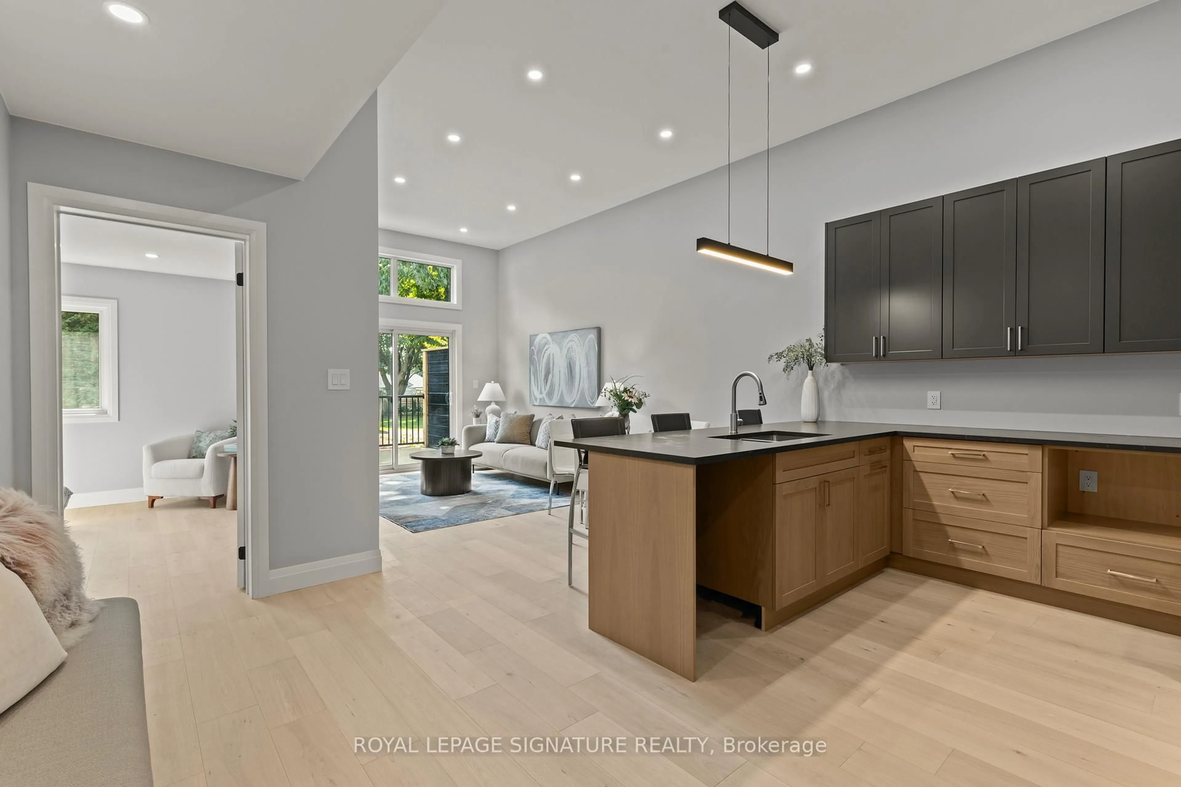 Open concept kitchen, unknown for 139 King Edward St, Brant Ontario N3L 3E3