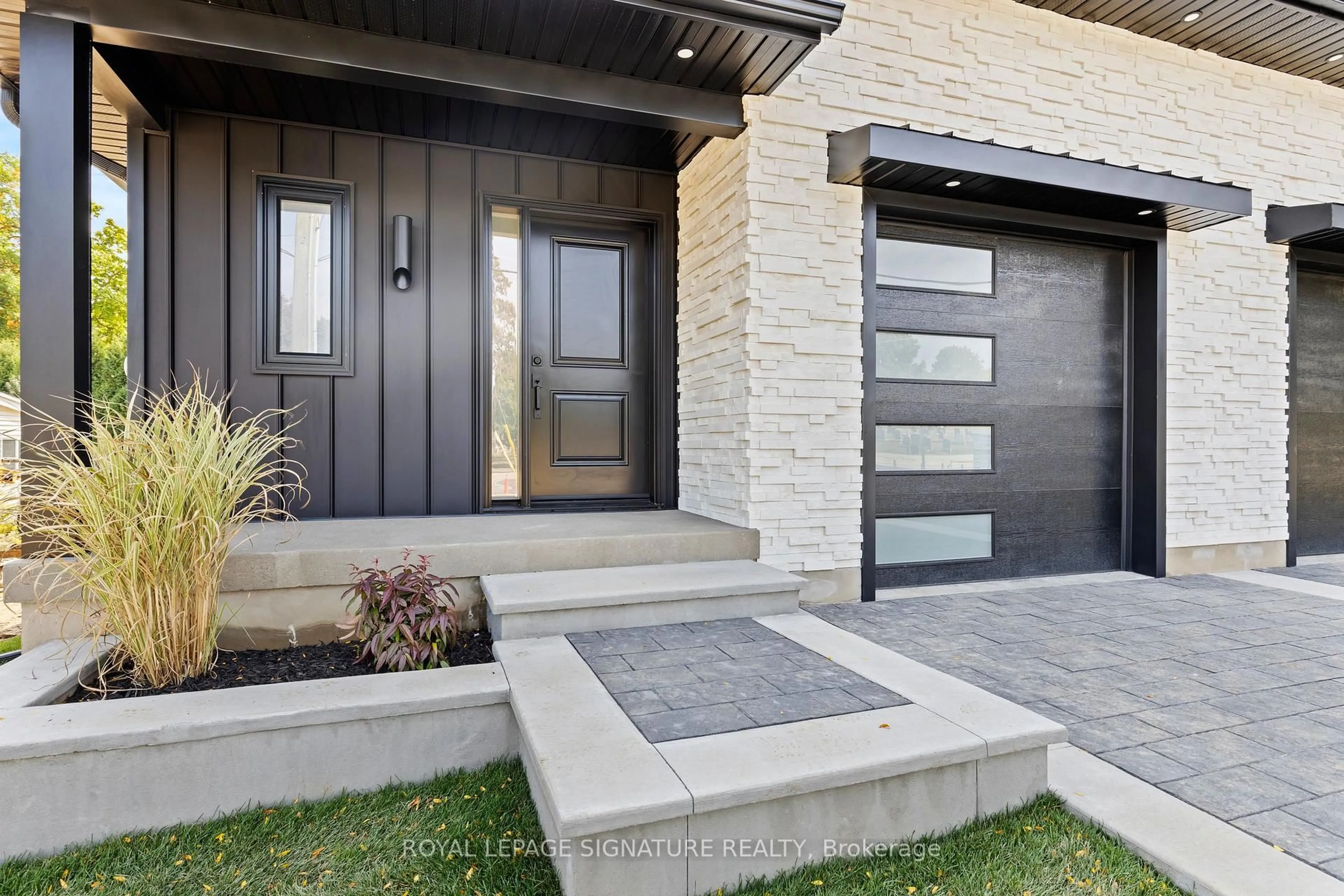 Indoor entryway for 141 King Edward St, Brant Ontario N3L 3E3