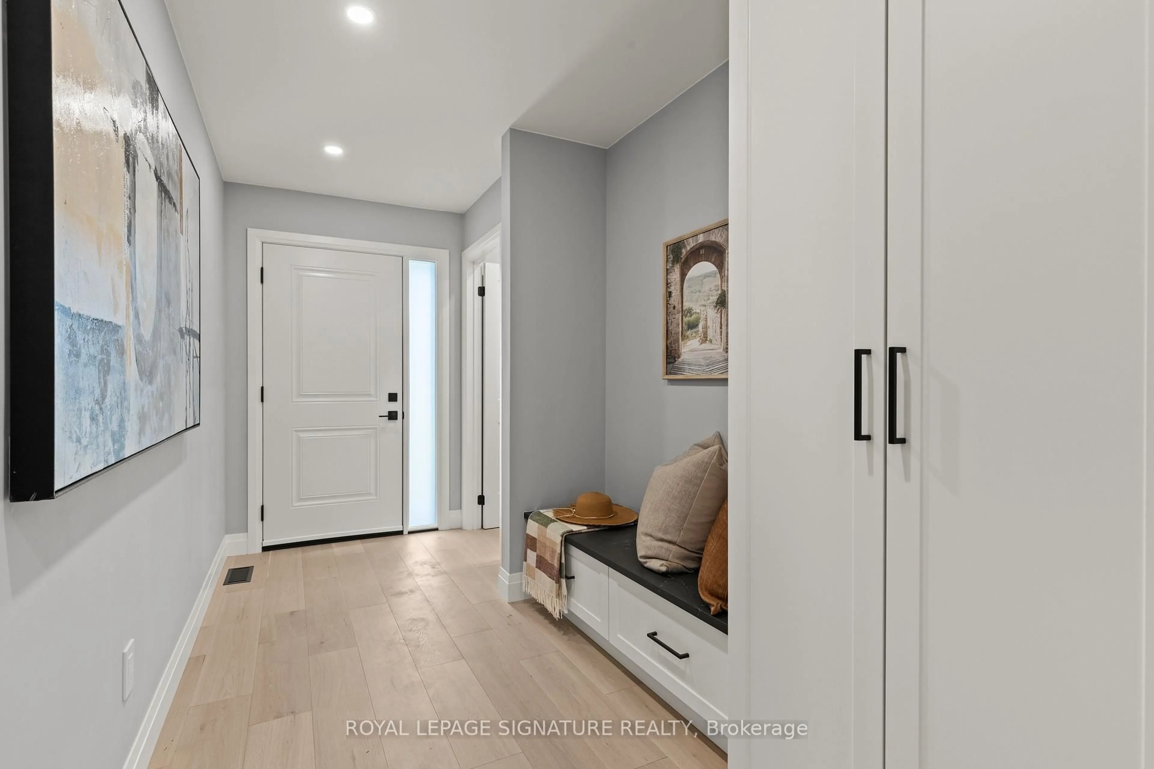 Indoor entryway for 141 King Edward St, Brant Ontario N3L 3E3