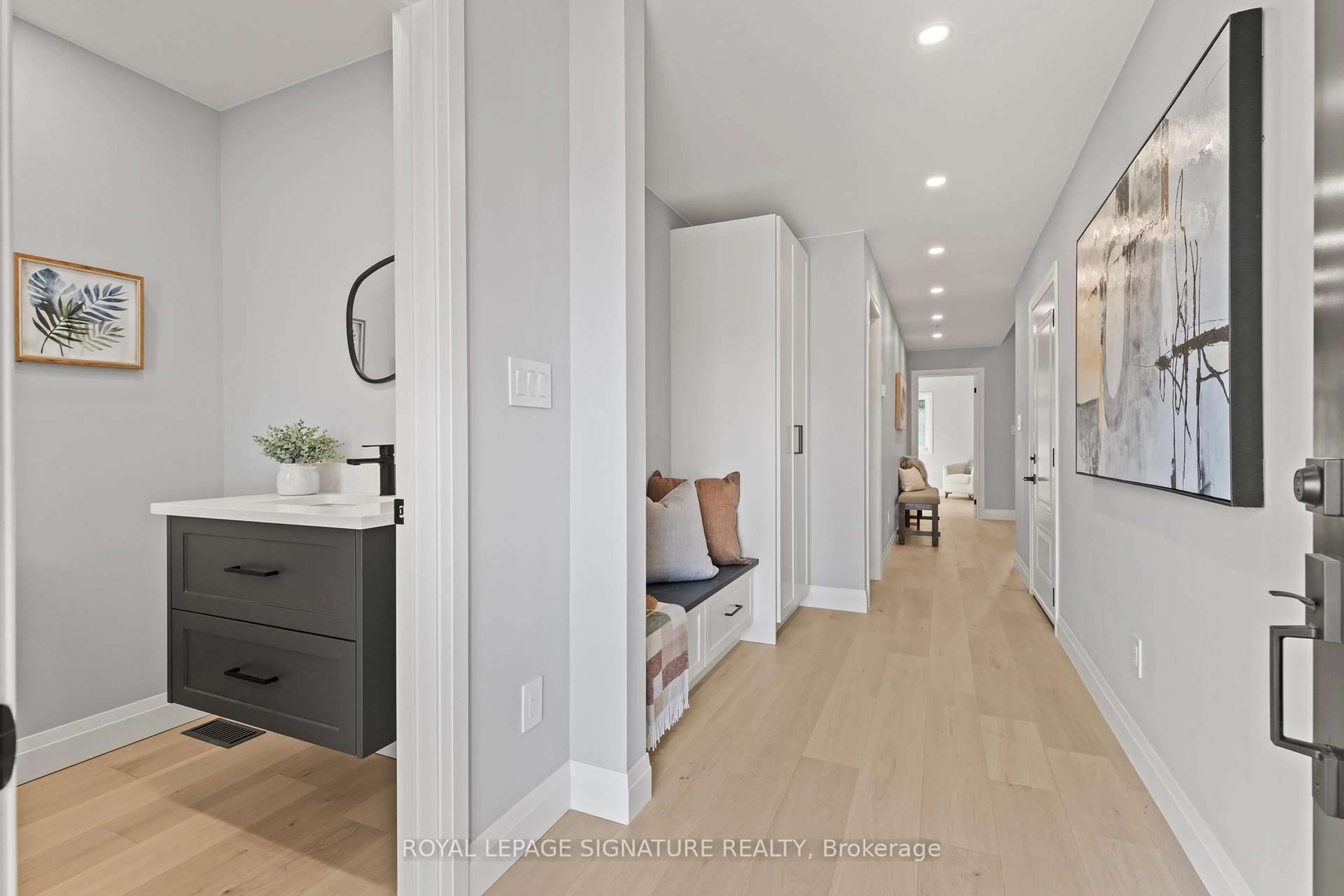 Indoor entryway for 141 King Edward St, Brant Ontario N3L 3E3