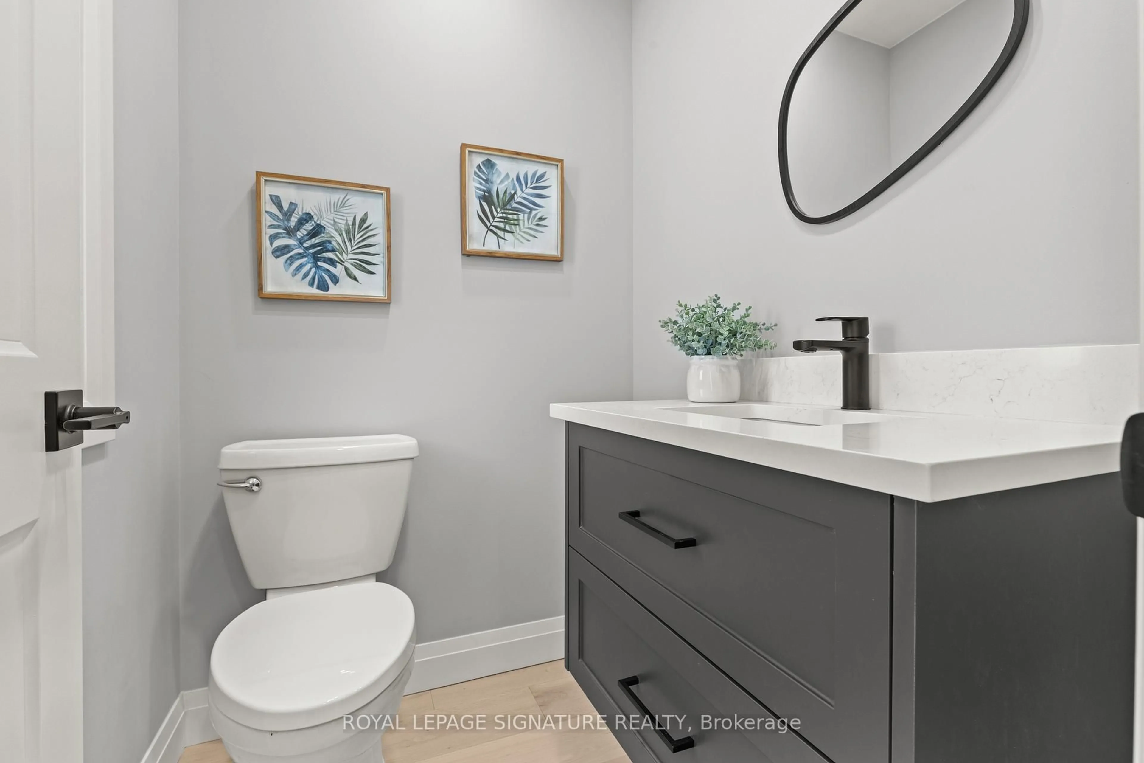 Contemporary bathroom, ceramic/tile floor for 141 King Edward St, Brant Ontario N3L 3E3
