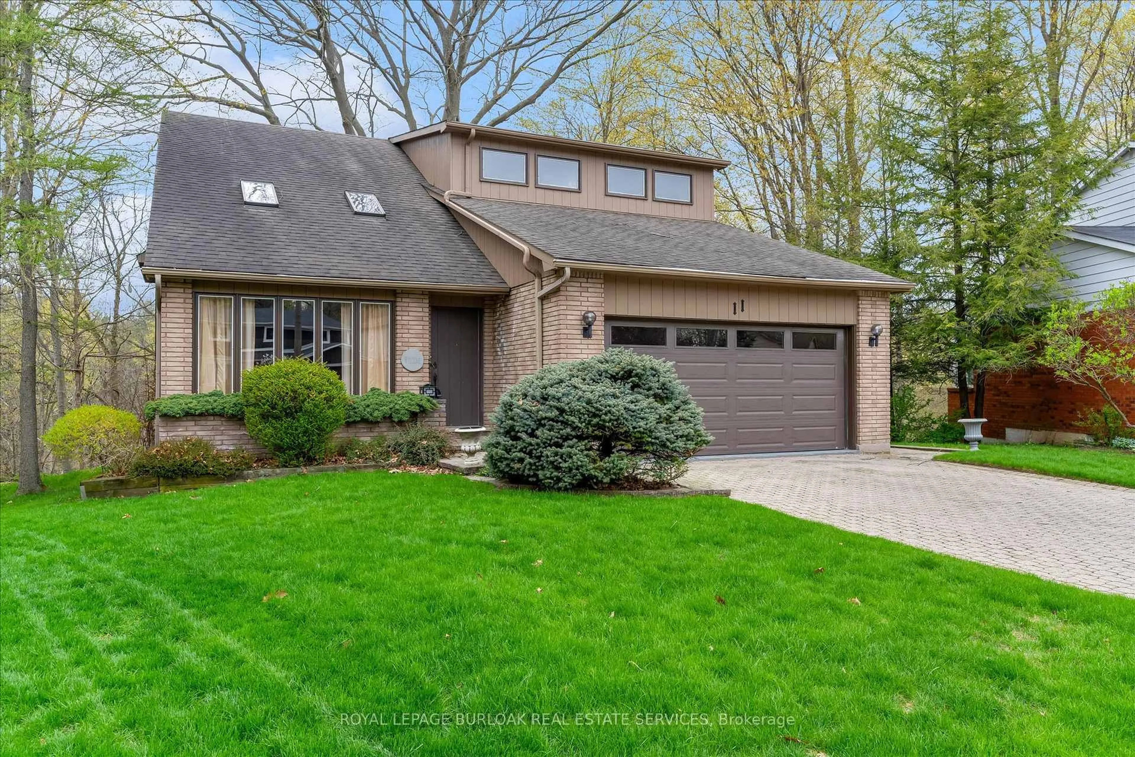Home with vinyl exterior material, street for 11 Crawford Crt, Hamilton Ontario L9H 6G2