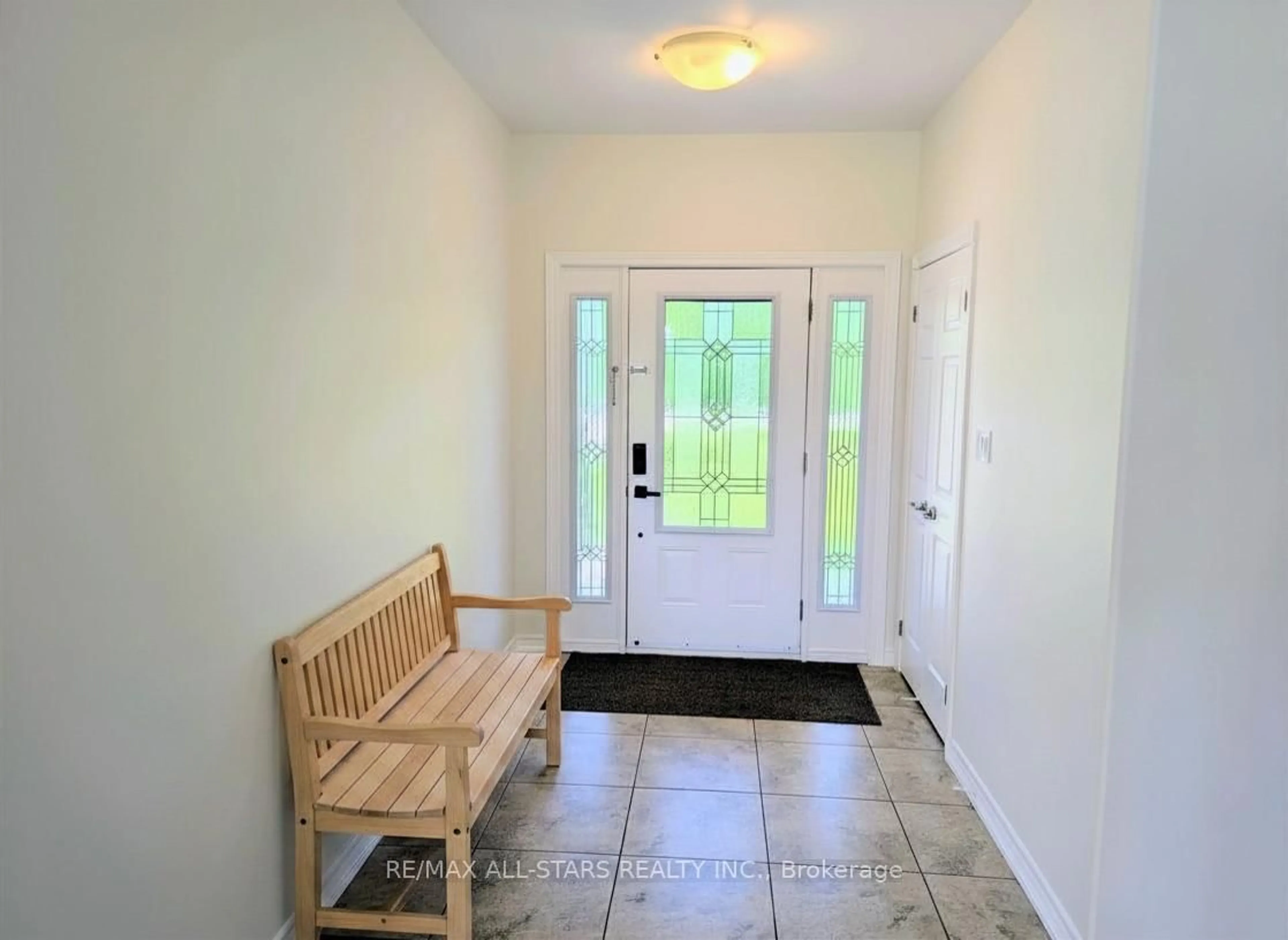 Indoor entryway for 664 BLAND Line, Cavan Monaghan Ontario L0A 1C0
