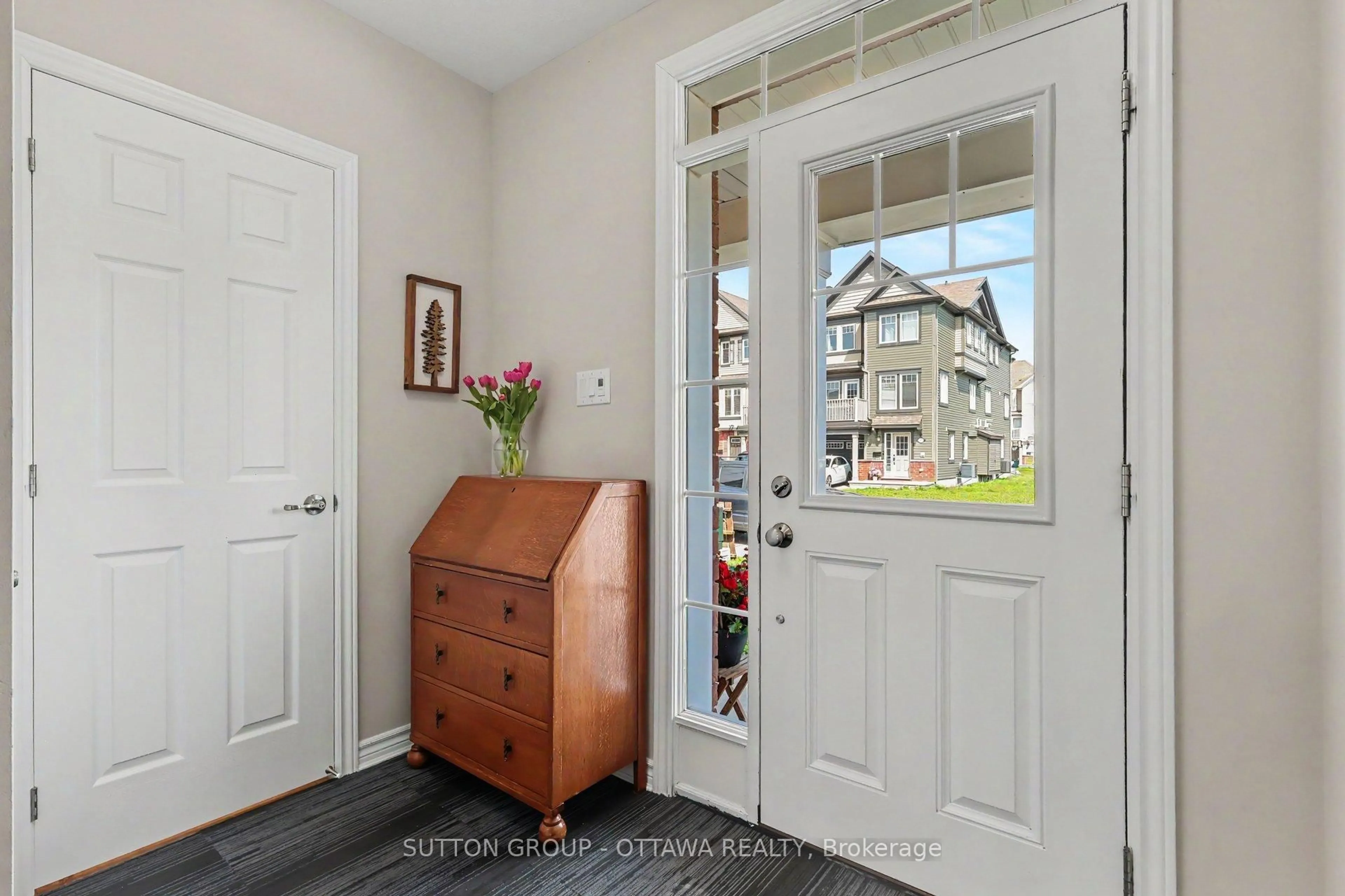 Indoor entryway for 63 Astervale St, Ottawa Ontario K4A 1A5
