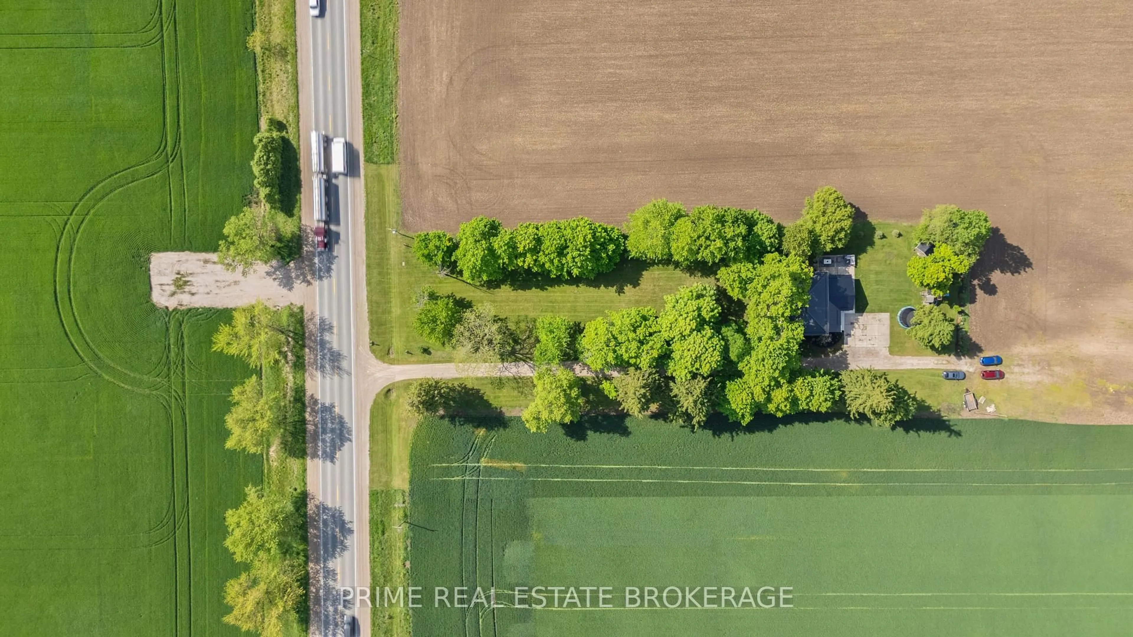 A pic from outside/outdoor area/front of a property/back of a property/a pic from drone, unknown for 75285 London Rd, Bluewater Ontario N0M 1J0