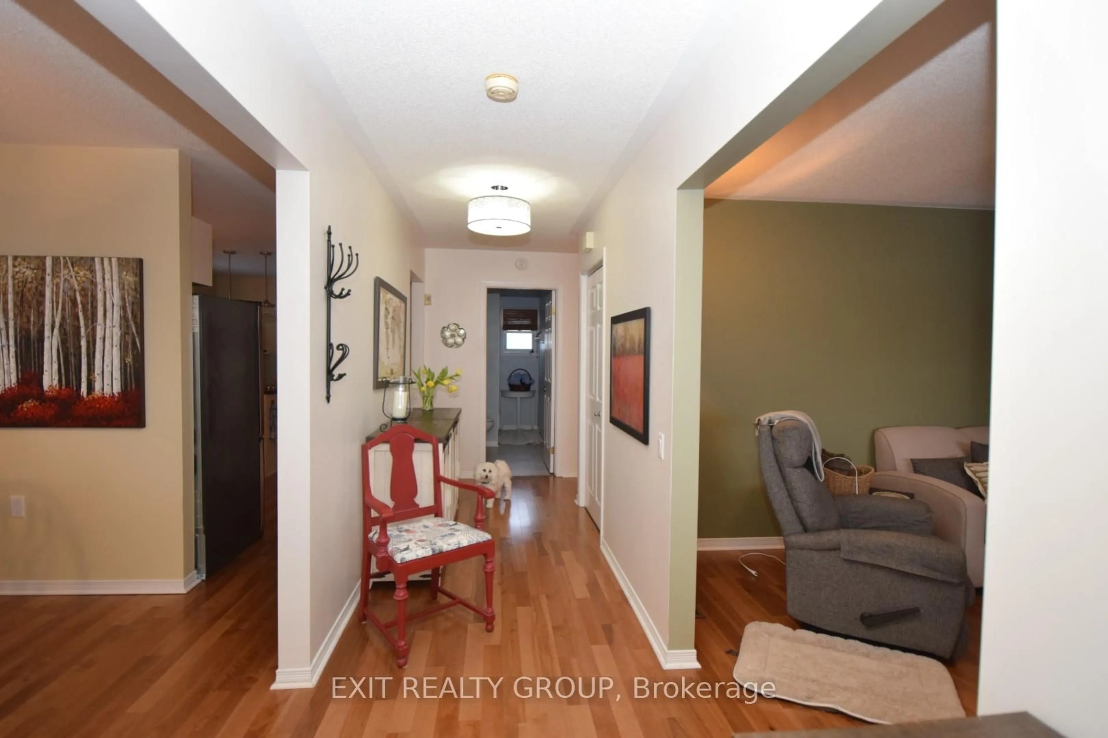 Indoor entryway for 1 Quaker Crt, Prince Edward County Ontario K0K 3L0