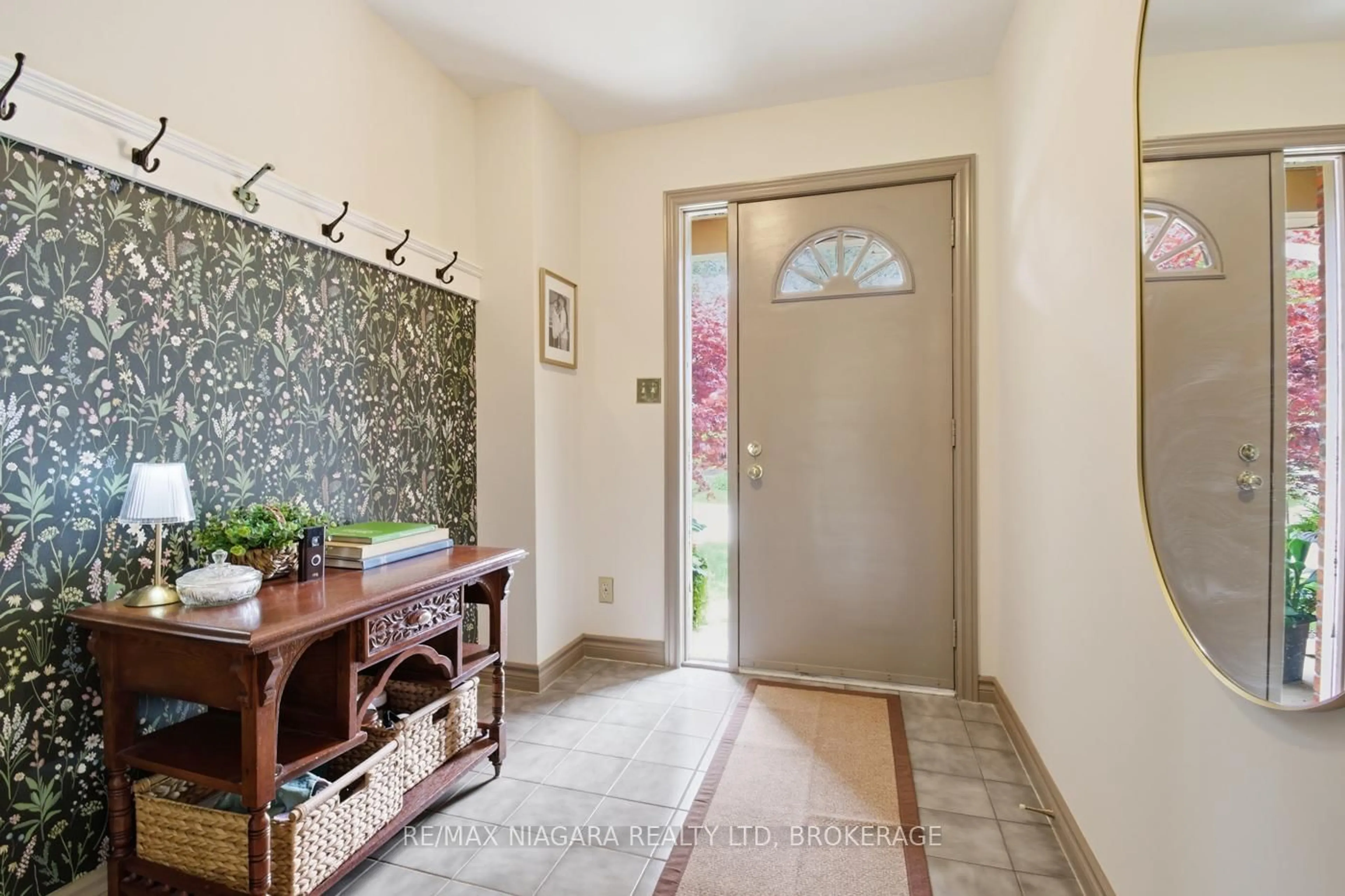 Indoor entryway for 67 Linwell Rd #26, St. Catharines Ontario L2N 7N3