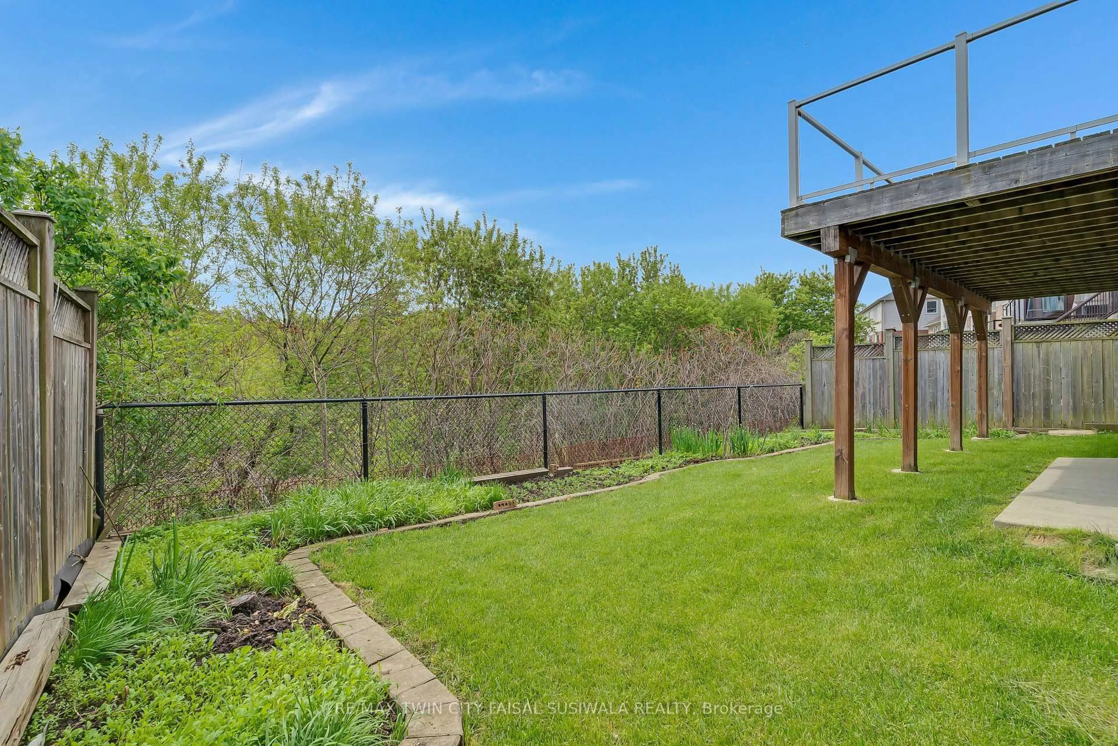 Patio, water/lake/river/ocean view for 27 Glazebrook Cres, Cambridge Ontario N1T 2H7