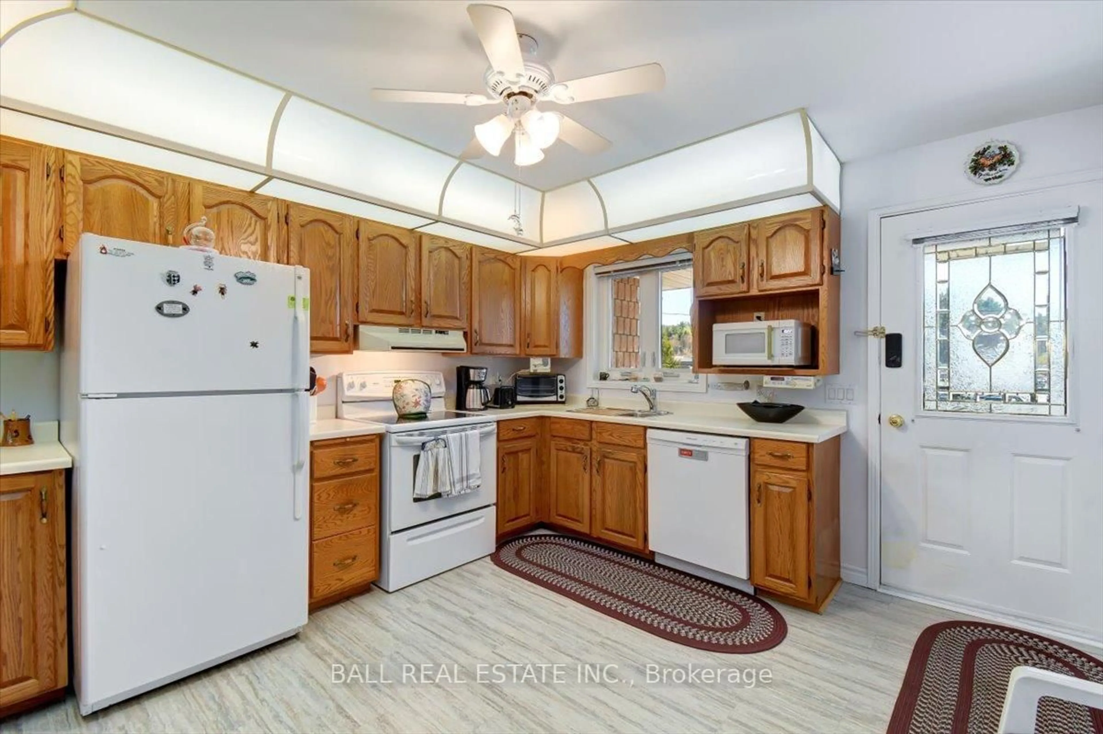 Standard kitchen, unknown for 16 Alice St #Unit #202, Bancroft Ontario K0L 1C0