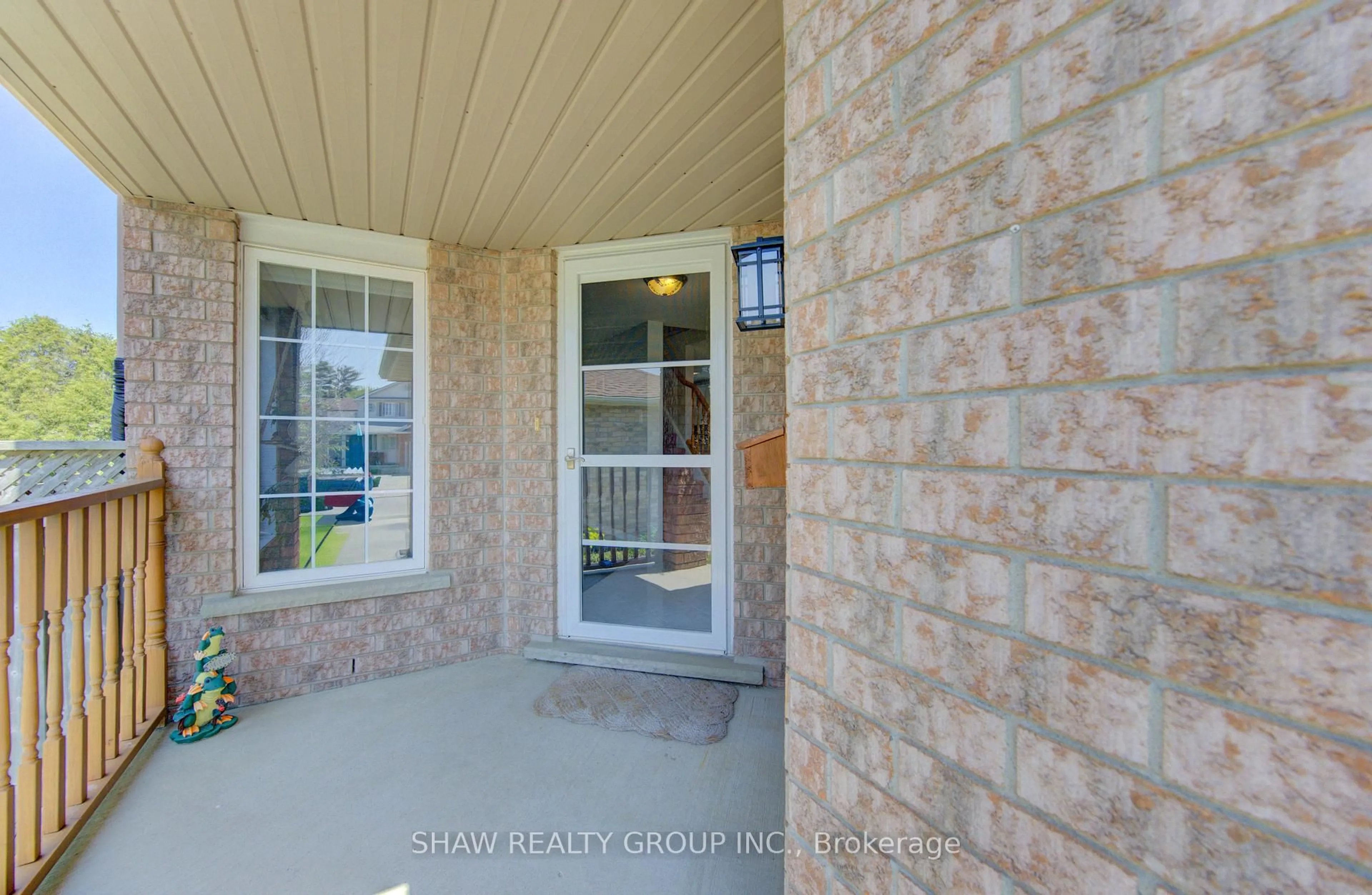 Indoor entryway for 64 Deerpath Dr, Guelph Ontario N1K 1V1