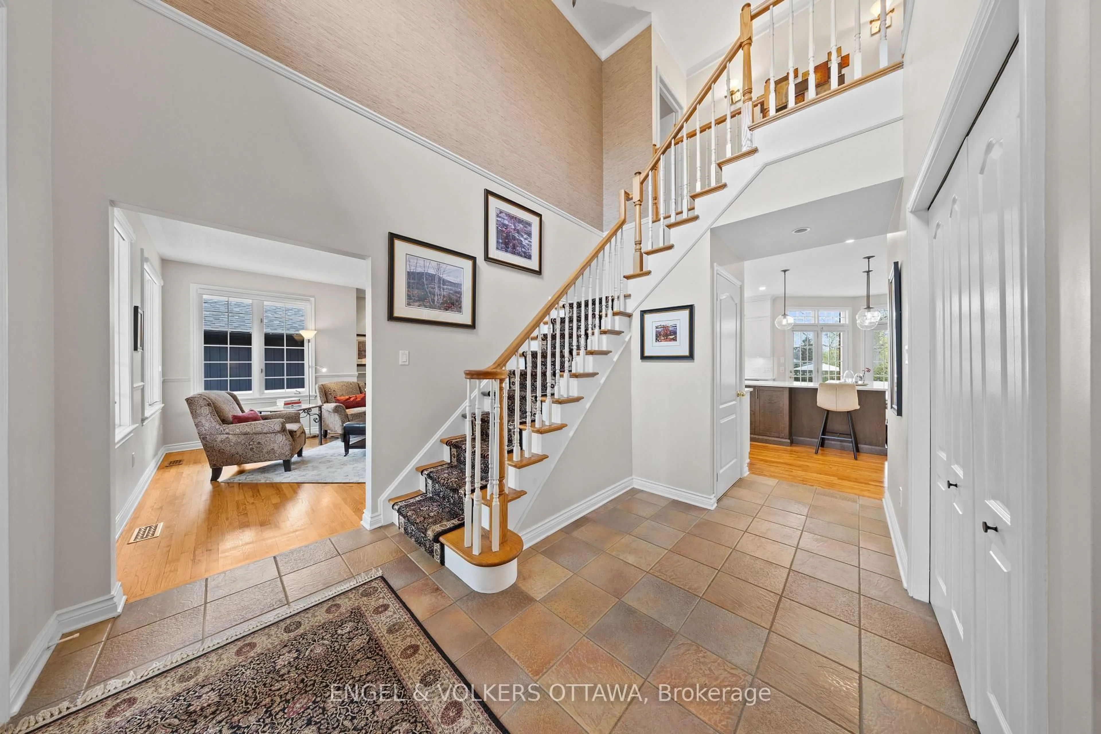 Indoor entryway for 1014 Stormont St, Ottawa Ontario K2C 0M9