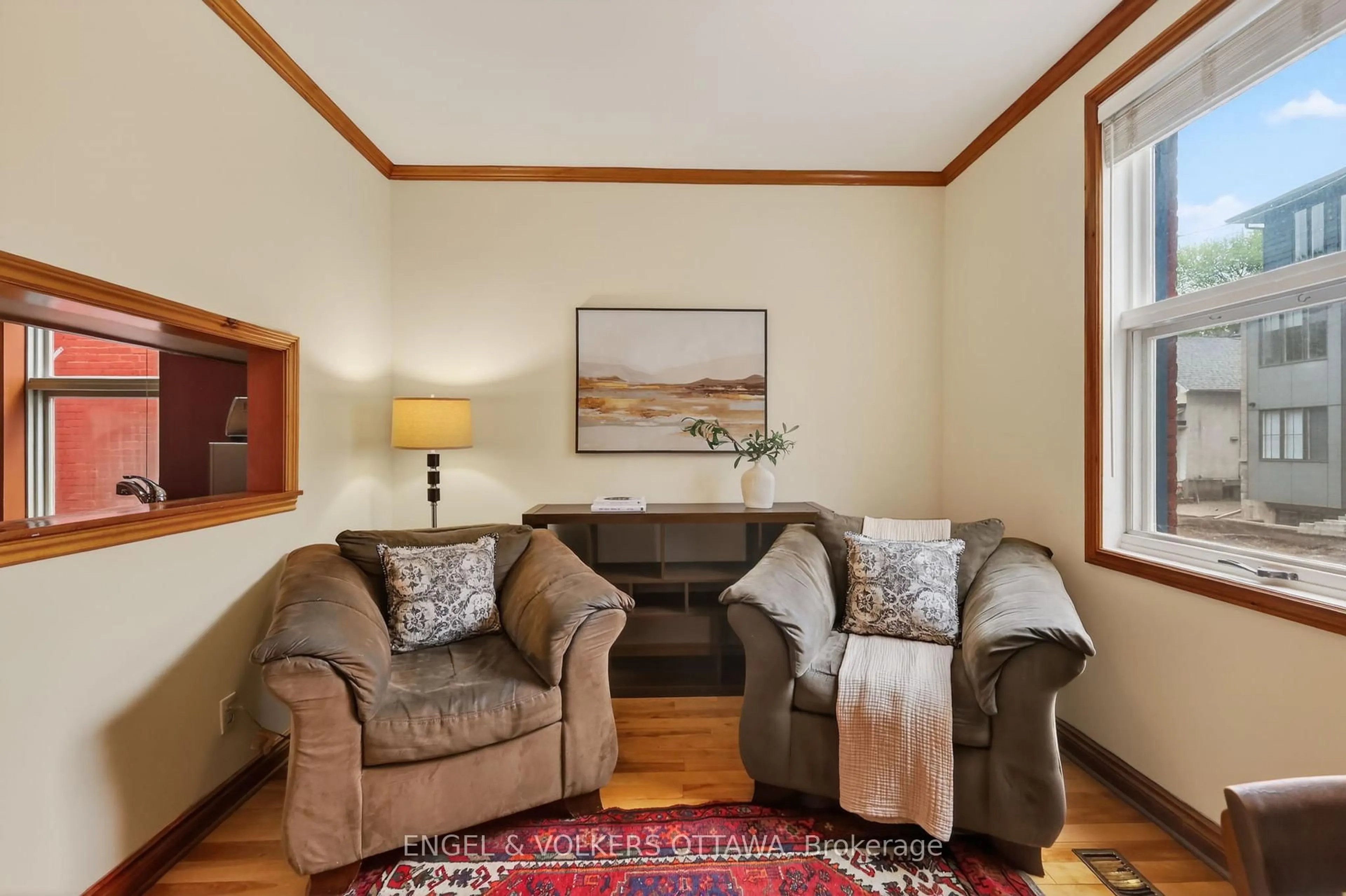 Living room with furniture, unknown for 34 Ella St, Ottawa Ontario K1S 2S4