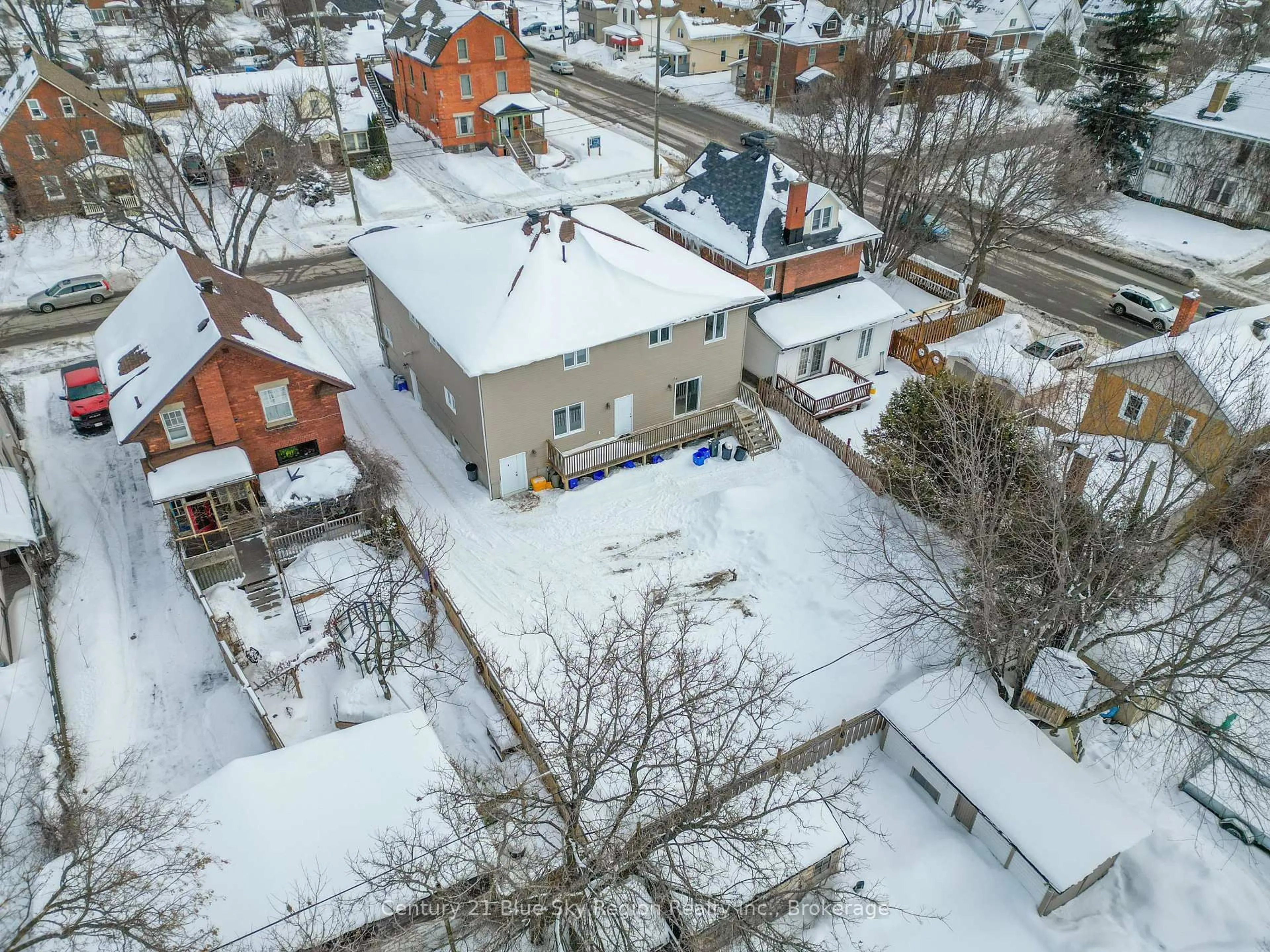 A pic from outside/outdoor area/front of a property/back of a property/a pic from drone, street for 373 First Ave, North Bay Ontario P1B 1K2