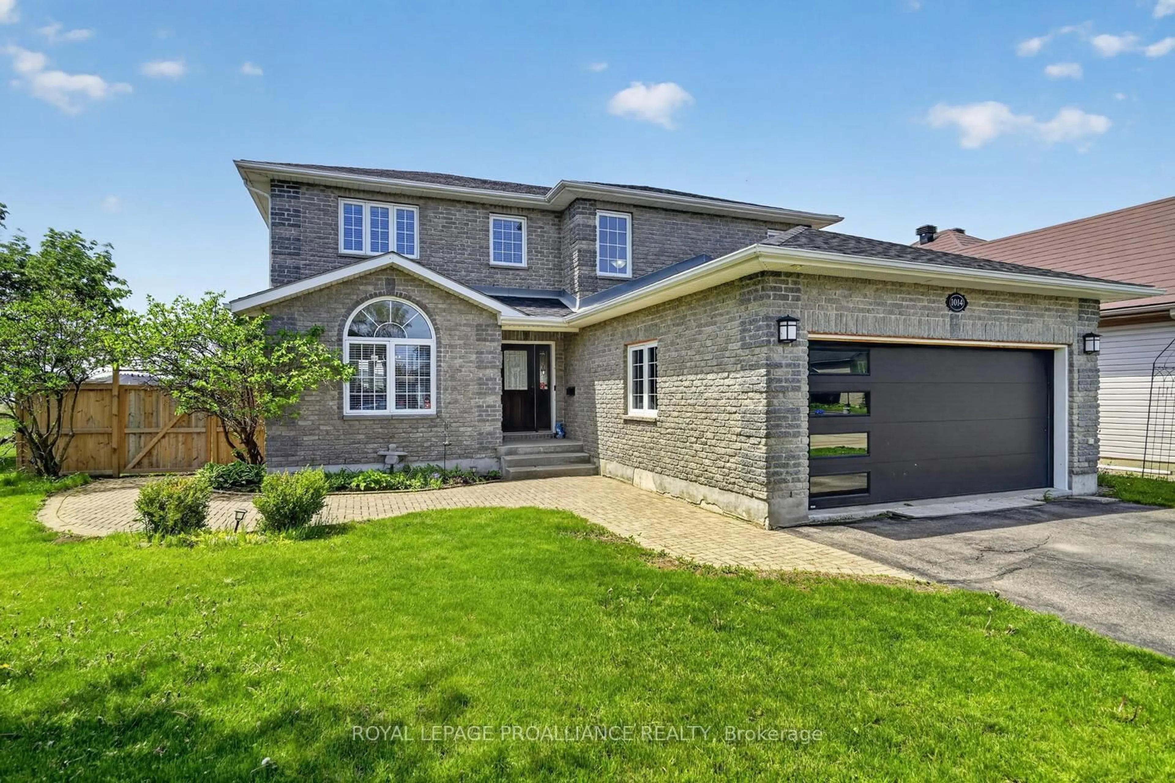 Home with brick exterior material, street for 1014 Crestwood Dr, Brockville Ontario K6V 7N1