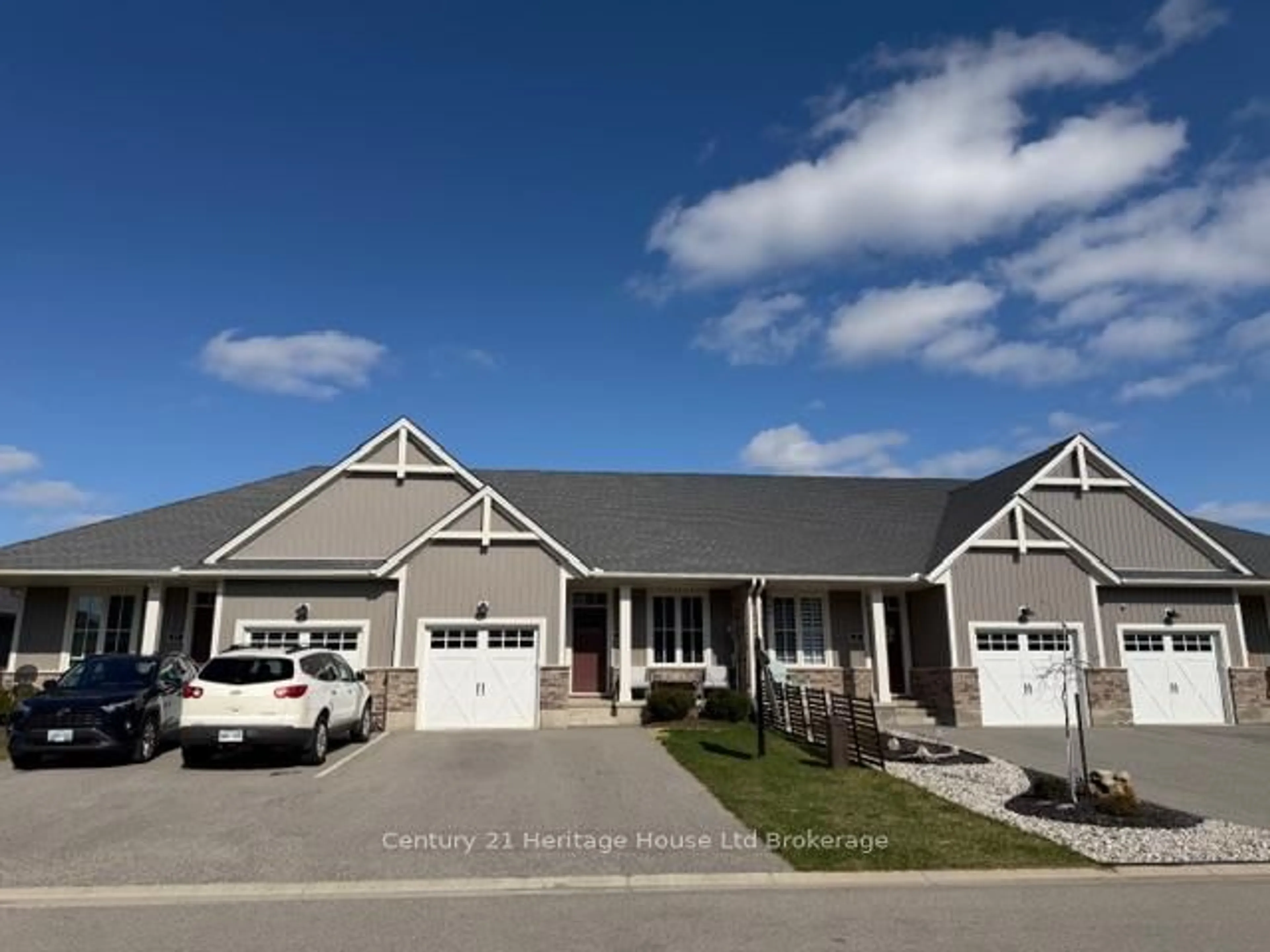 Home with vinyl exterior material, street for 19 Livingston Dr, Tillsonburg Ontario N4G 0J3