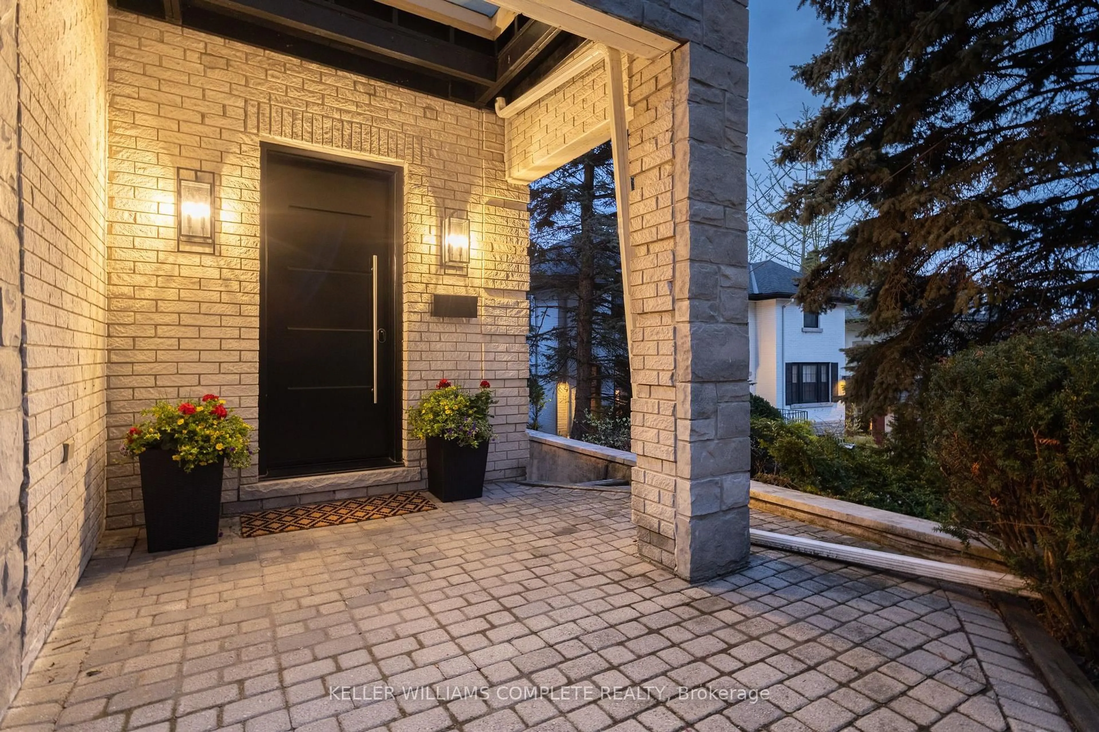 Home with brick exterior material, street for 28 Undercliffe Ave, Hamilton Ontario L8P 3H1