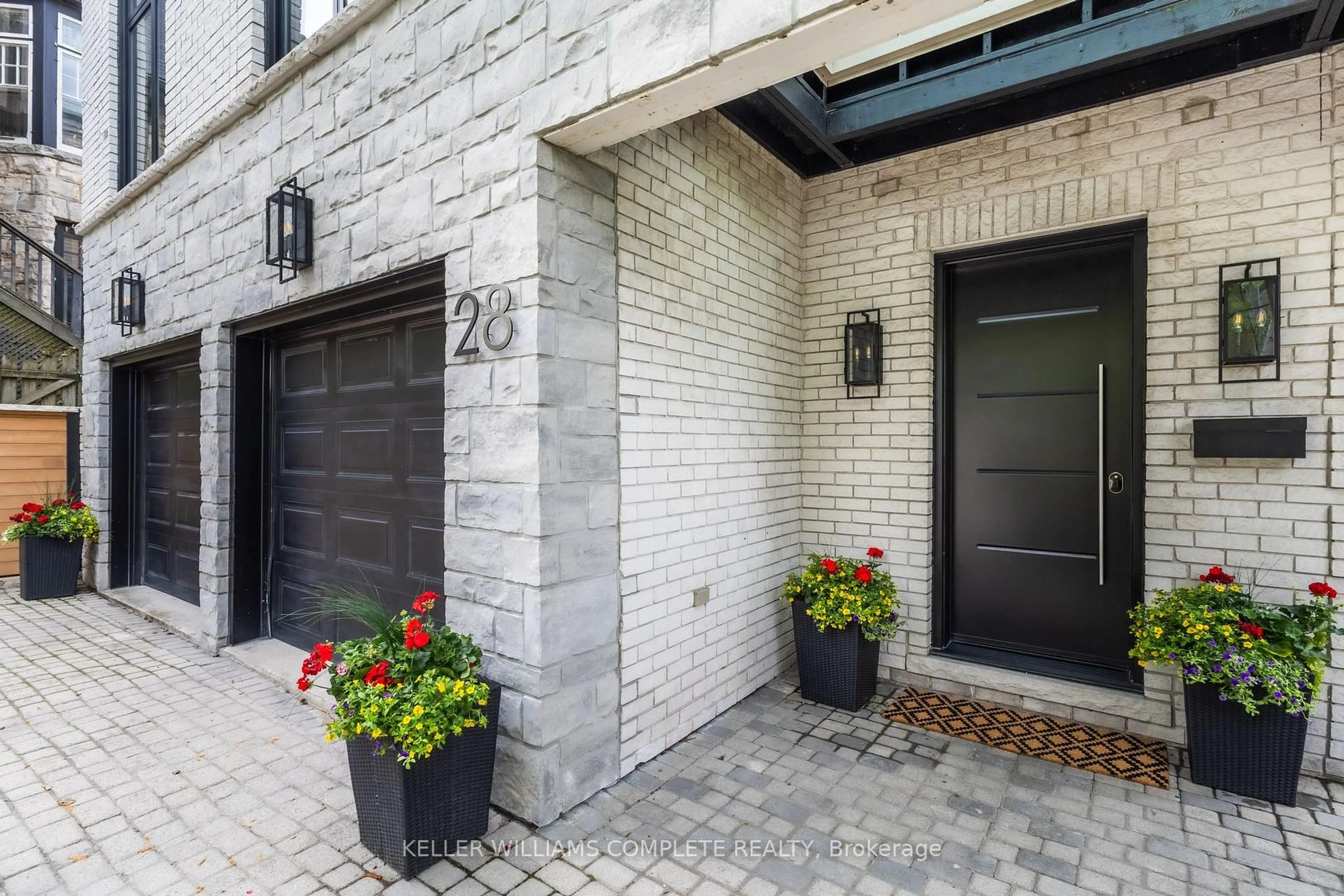Home with brick exterior material, street for 28 Undercliffe Ave, Hamilton Ontario L8P 3H1