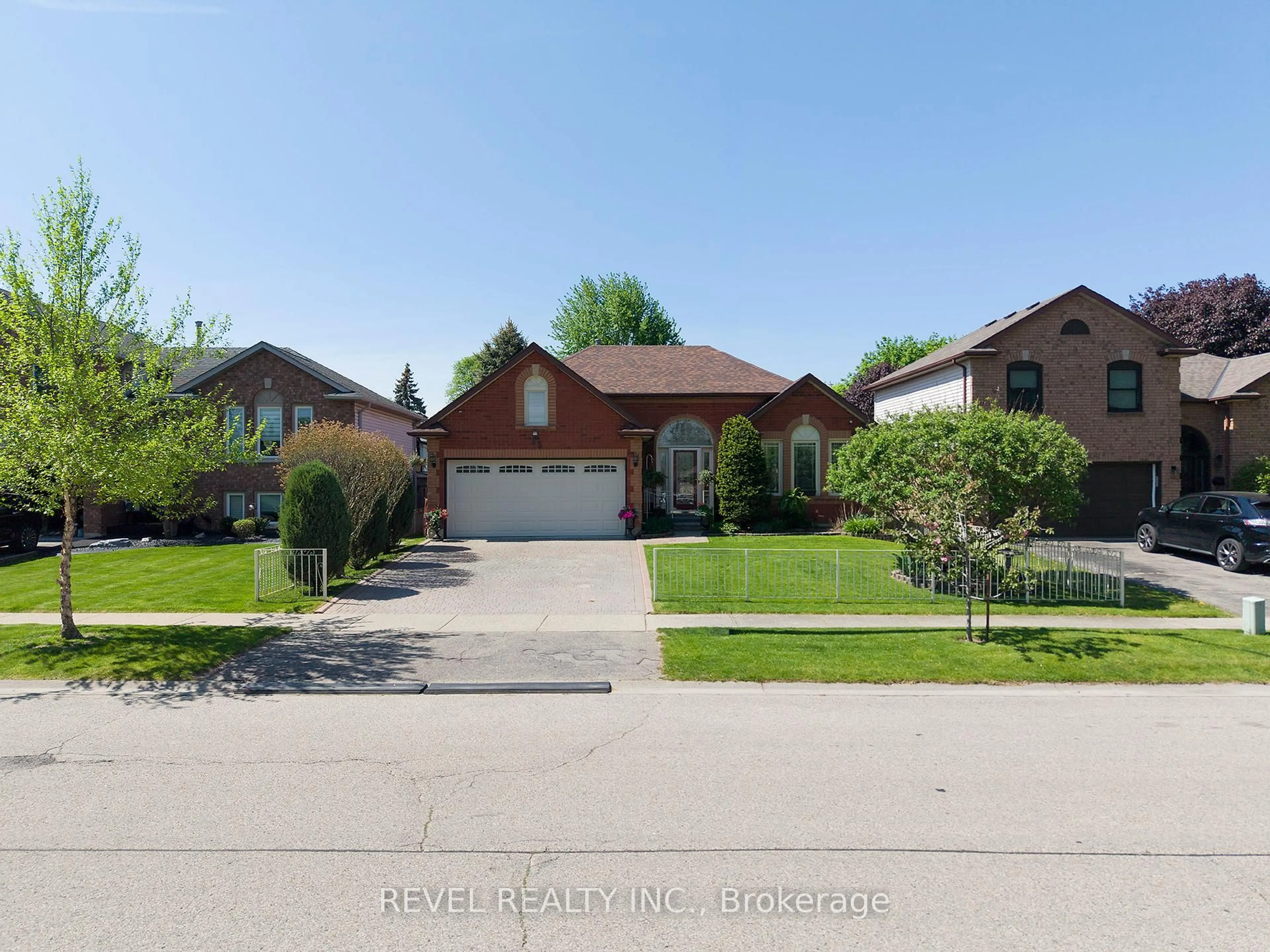 Home with brick exterior material, street for 25 Maplecrest Lane, Brantford Ontario N3R 7T9