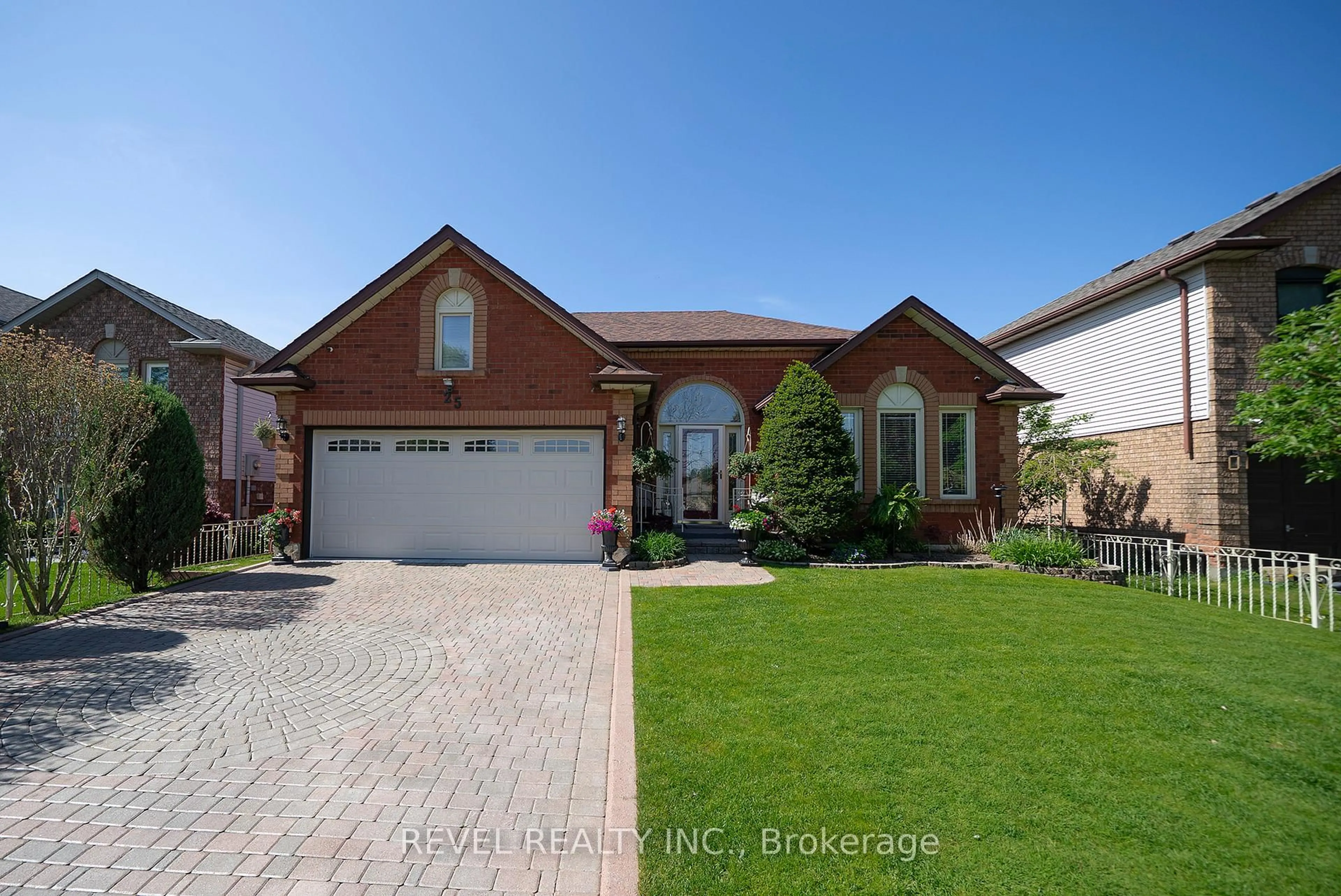 Home with brick exterior material, street for 25 Maplecrest Lane, Brantford Ontario N3R 7T9
