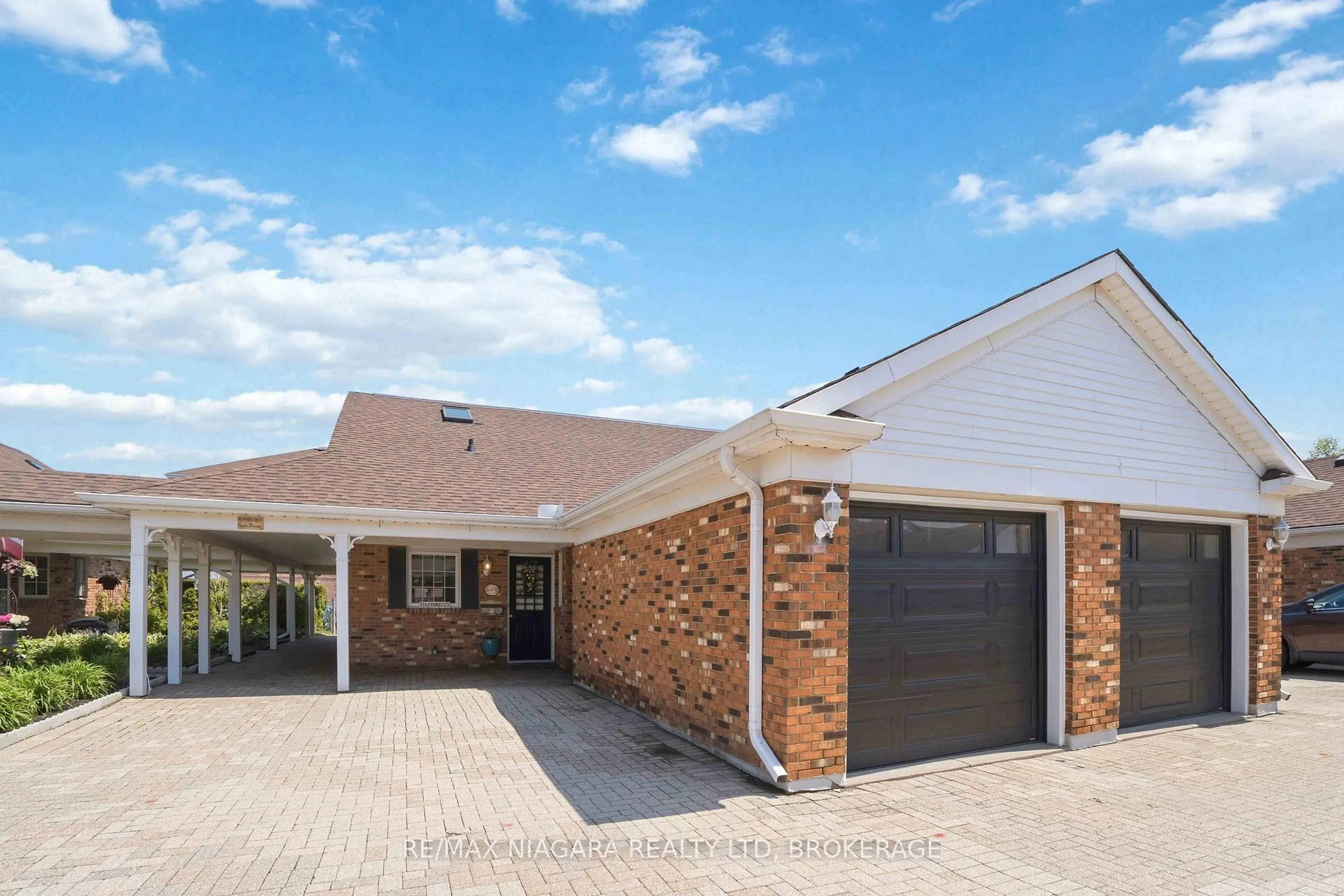Home with brick exterior material, street for 4117 Apple Blossom Lane #9, Lincoln Ontario L0R 2C0