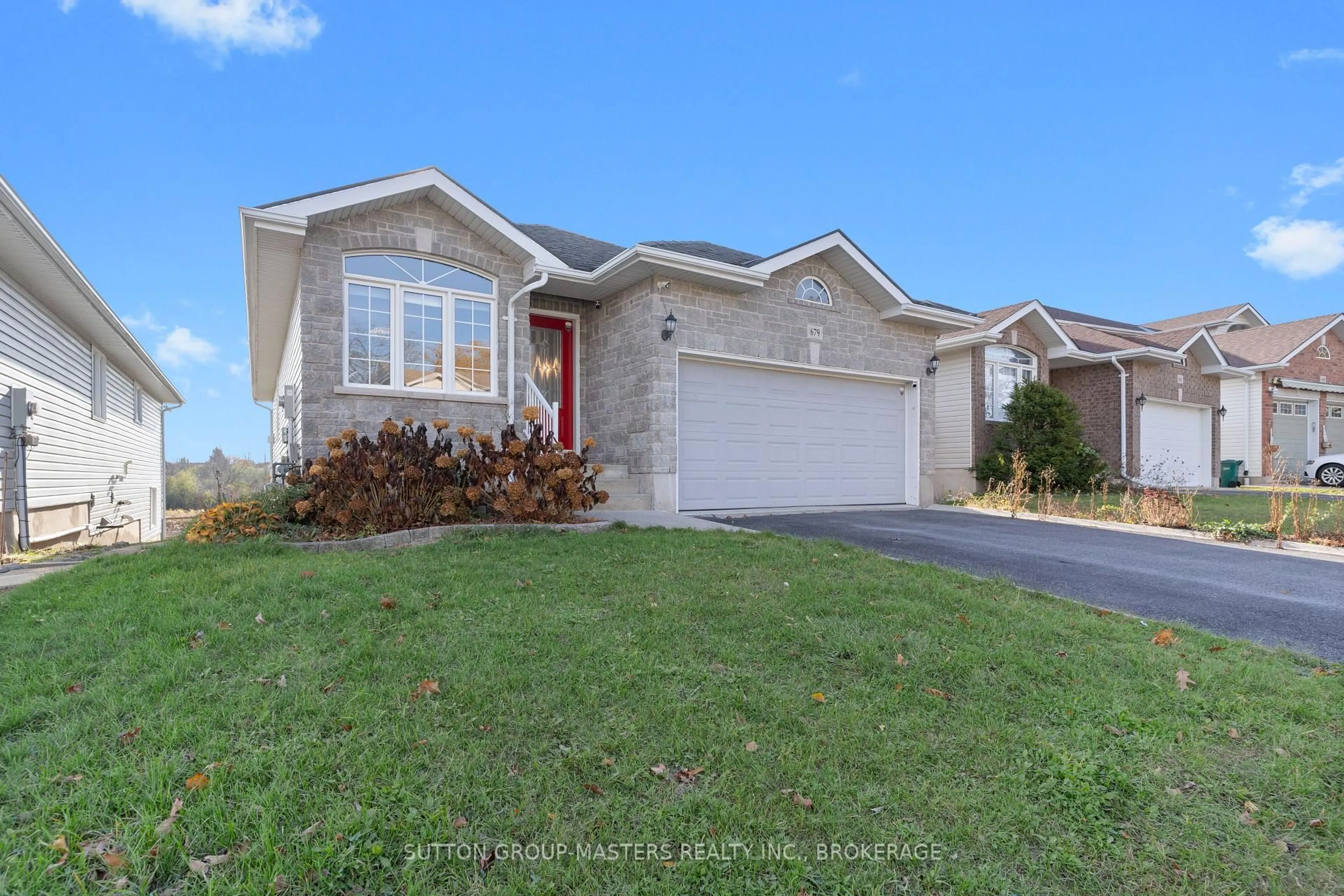 Home with vinyl exterior material, street for 679 Melrose St, Kingston Ontario K7M 9G8