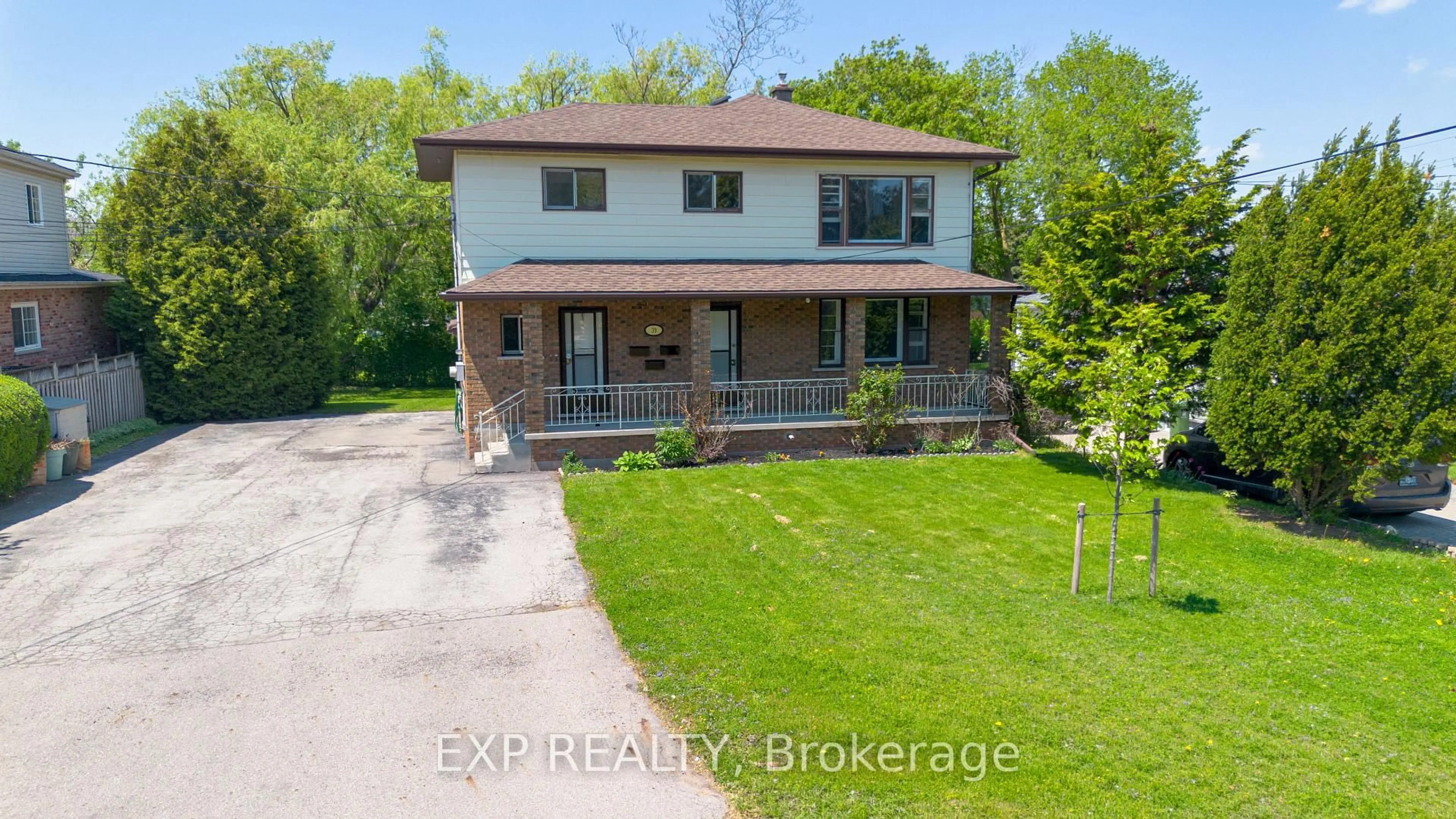 A pic from outside/outdoor area/front of a property/back of a property/a pic from drone, street for 39 Chester Rd, Hamilton Ontario L8E 1X8