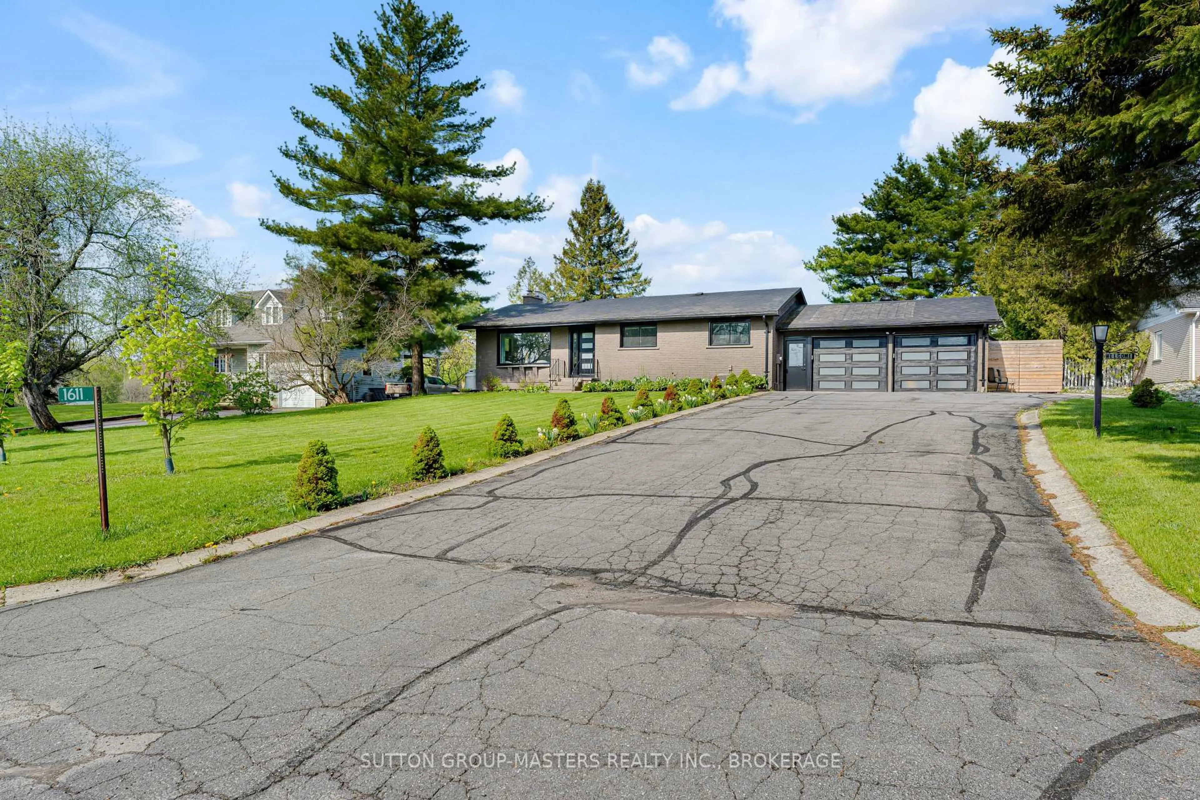 A pic from outside/outdoor area/front of a property/back of a property/a pic from drone, street for 1611 SUNNYSIDE Rd, Kingston Ontario K7L 4V4