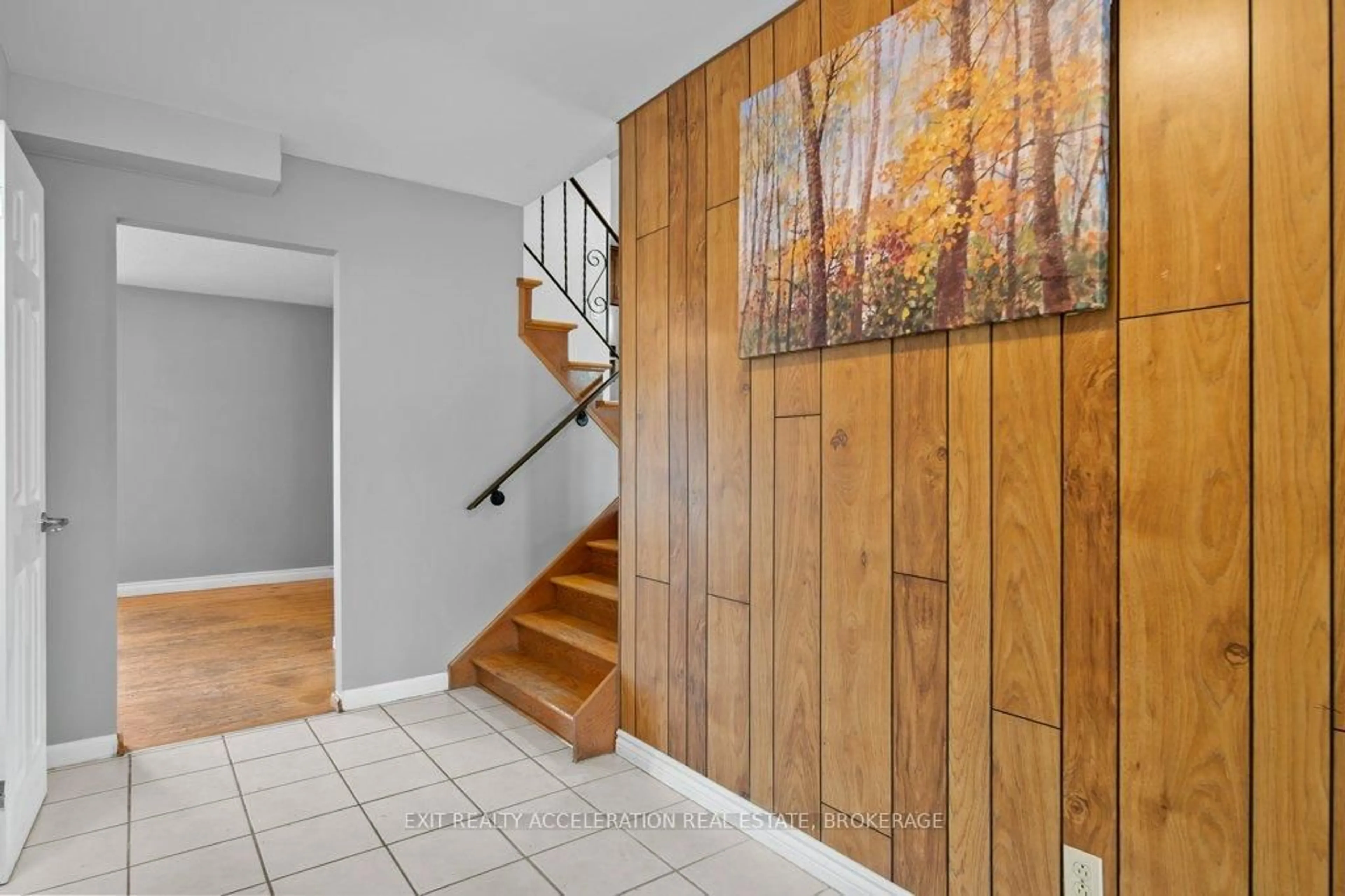 Indoor entryway for 281 Smith Cres, Greater Napanee Ontario K7R 1G5
