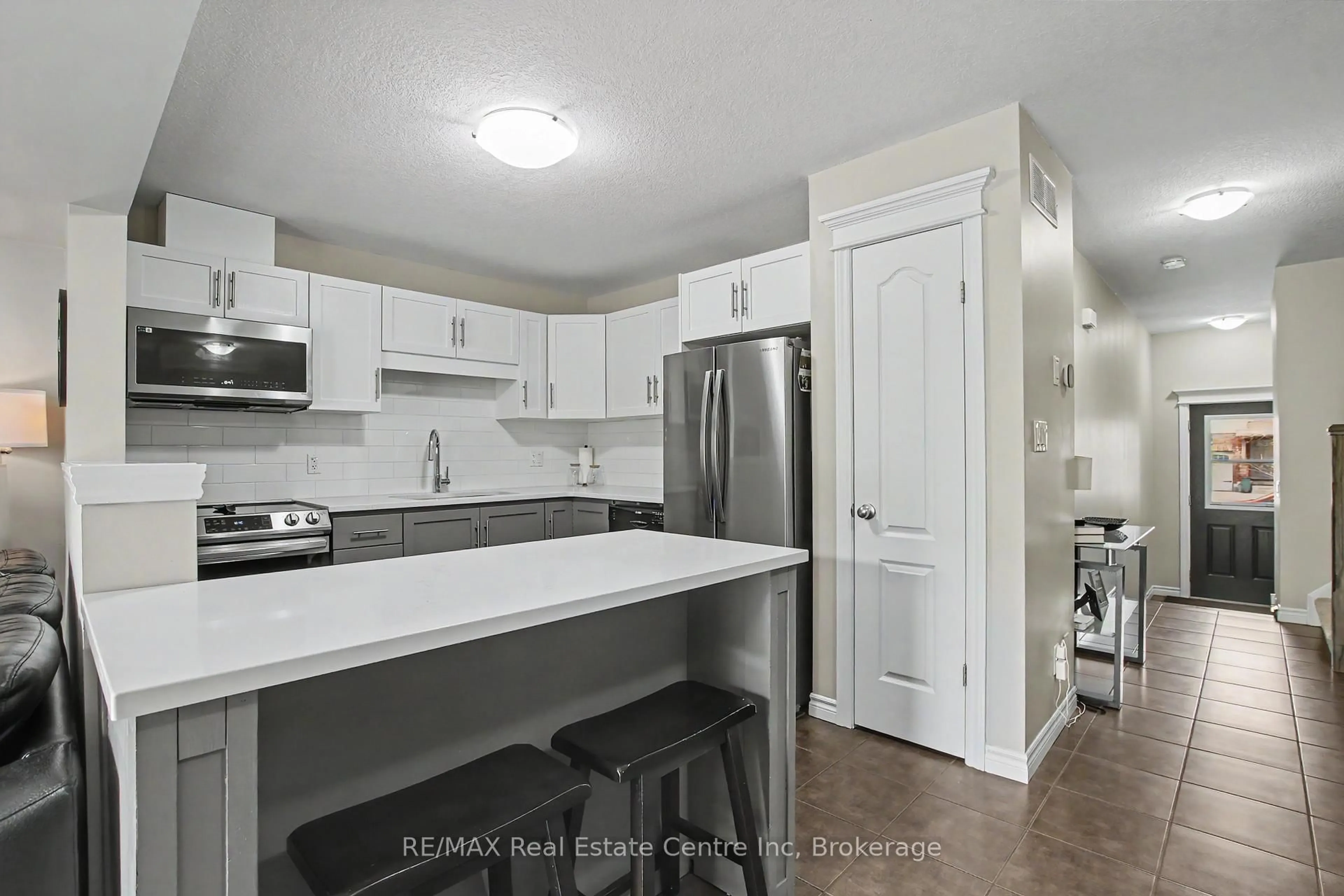 Standard kitchen, unknown for 58 Curzon Cres, Guelph Ontario N1K 1Z8