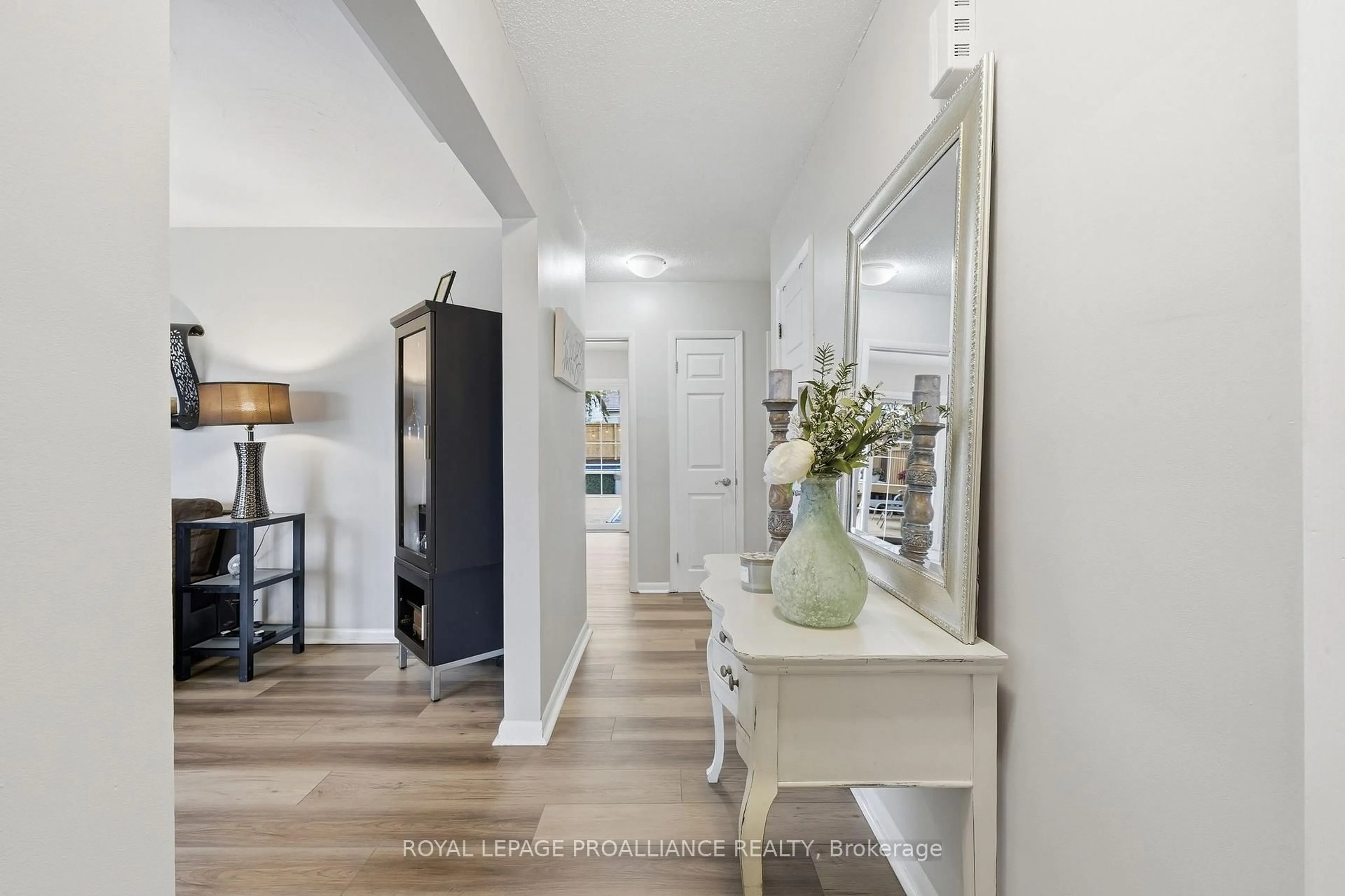 Indoor entryway for 54 Craig St, Belleville Ontario K8P 2K1