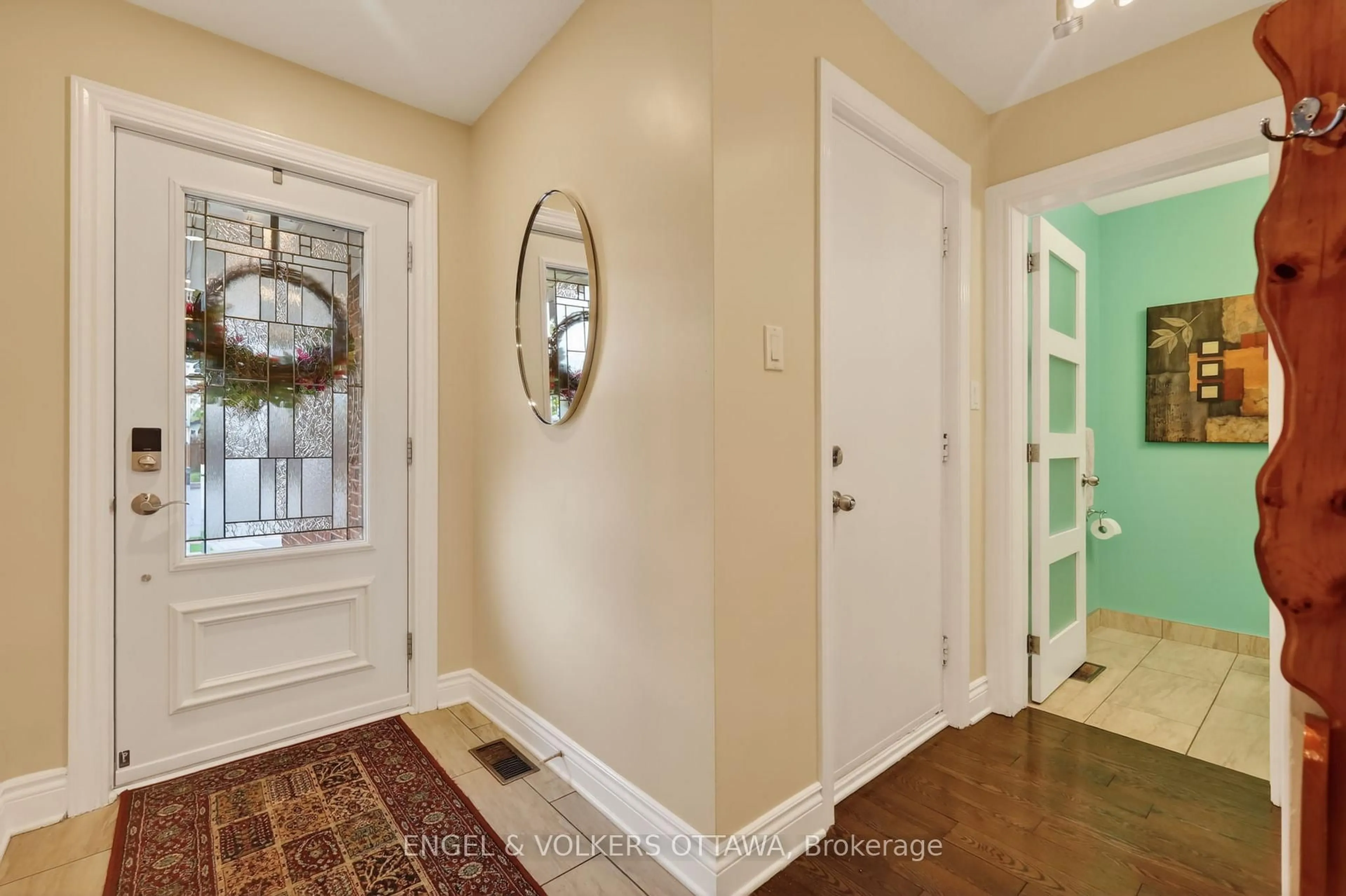 Indoor entryway for 425 Tanager Bay, Orleans Ontario K1E 2Z7