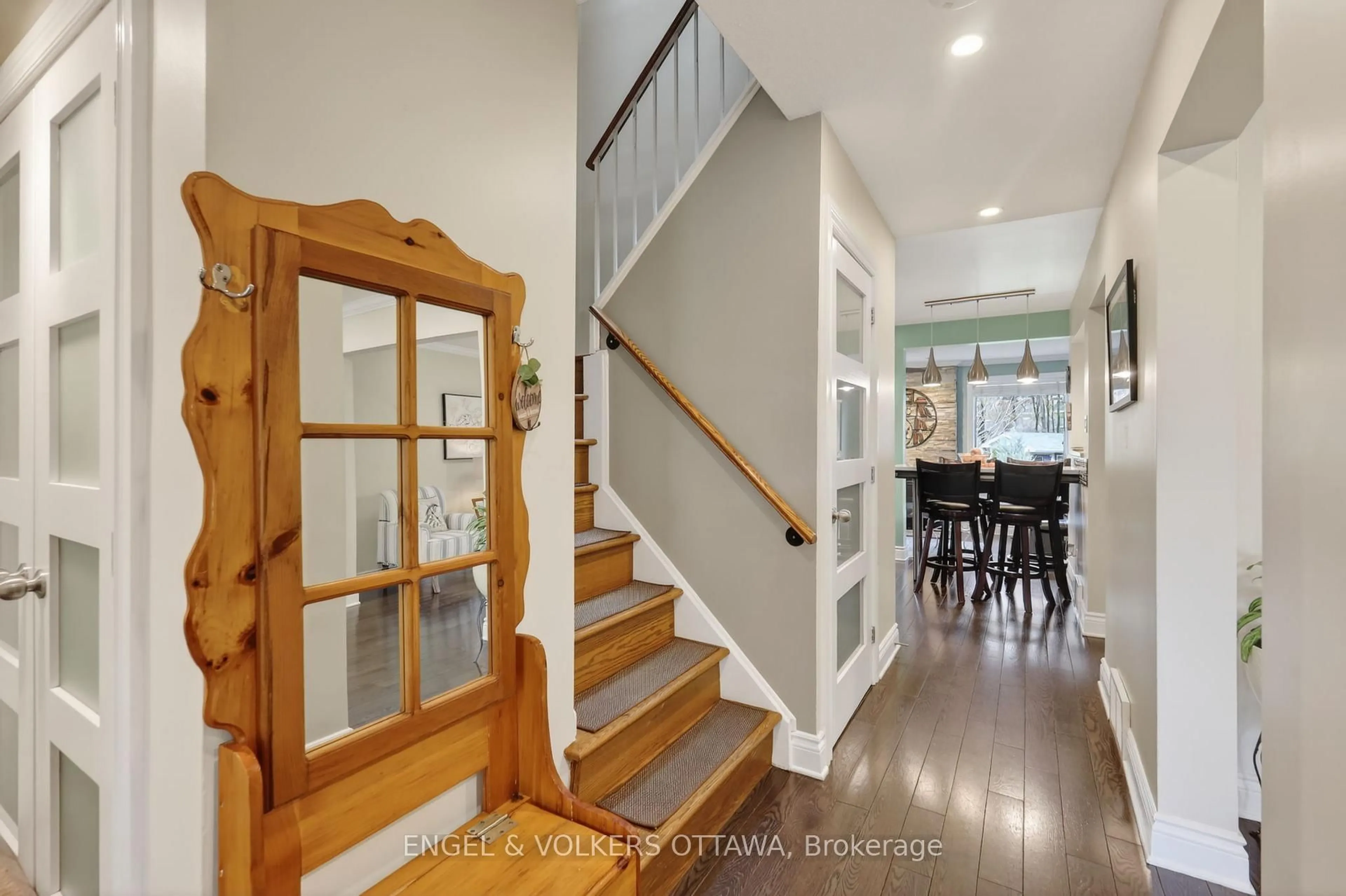 Indoor entryway for 425 Tanager Bay, Orleans Ontario K1E 2Z7
