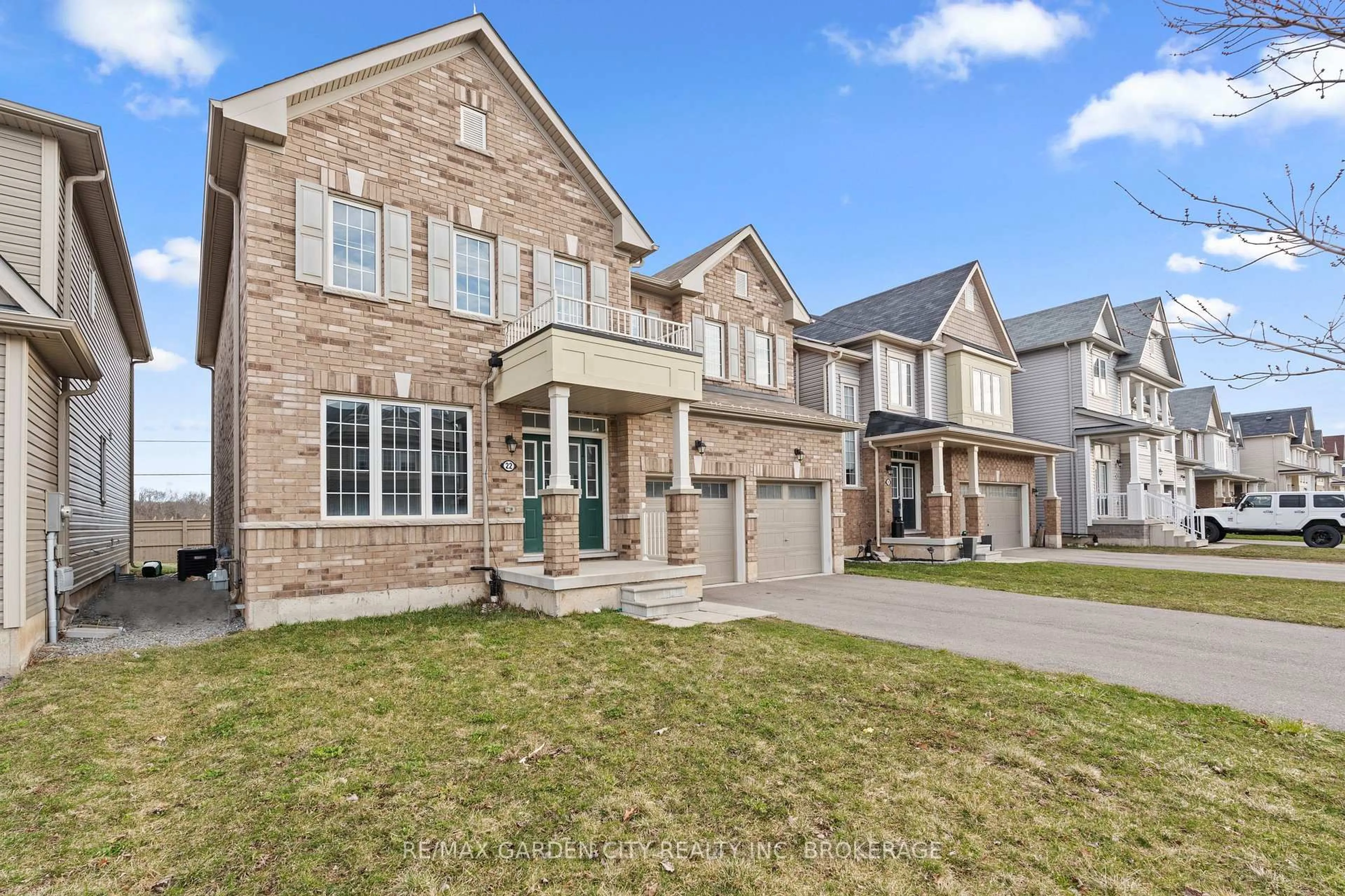 Home with brick exterior material, street for 22 Esther Cres, Thorold Ontario L3B 0G1
