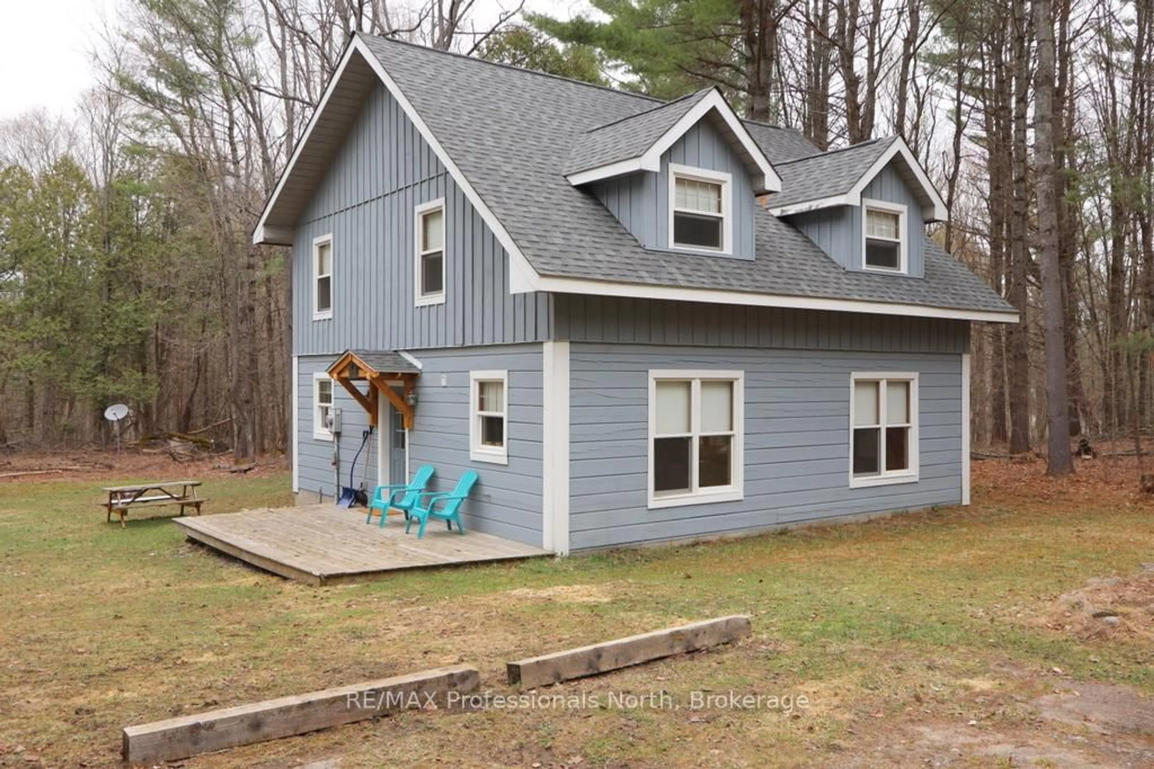 Home with vinyl exterior material, unknown for 1065 Elk Dr, Dysart et al Ontario K0M 1S0