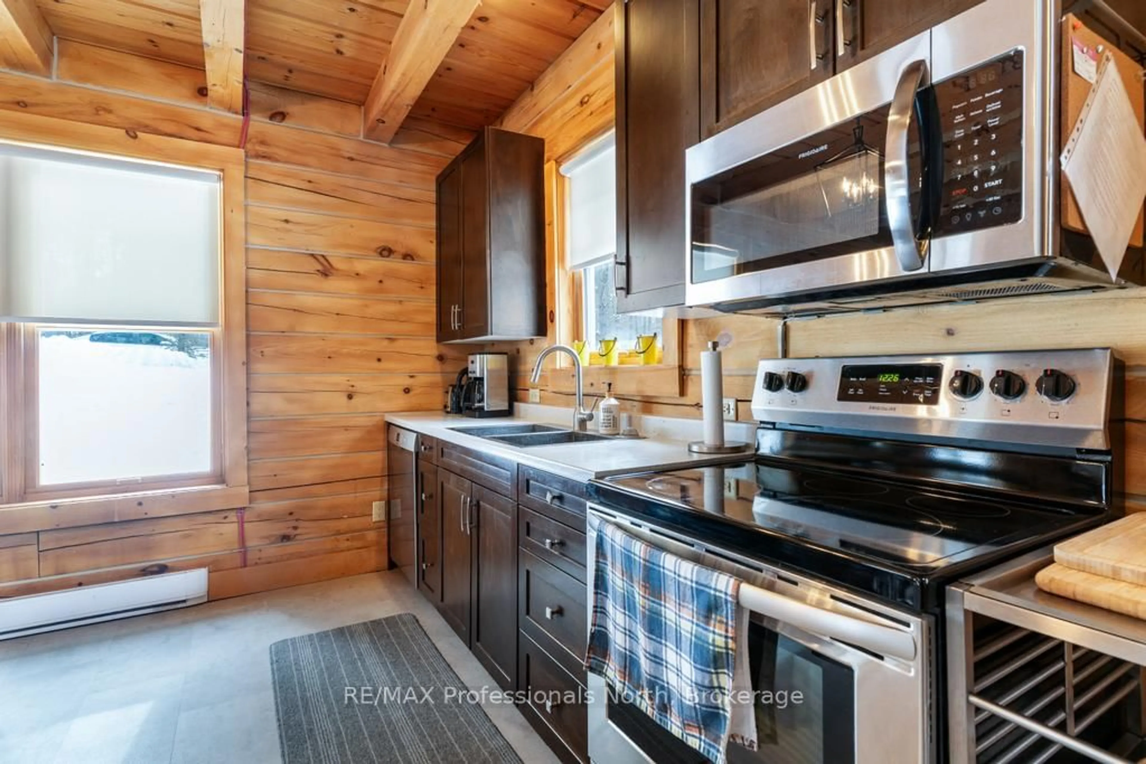 Open concept kitchen, unknown for 1065 Elk Dr, Dysart et al Ontario K0M 1S0