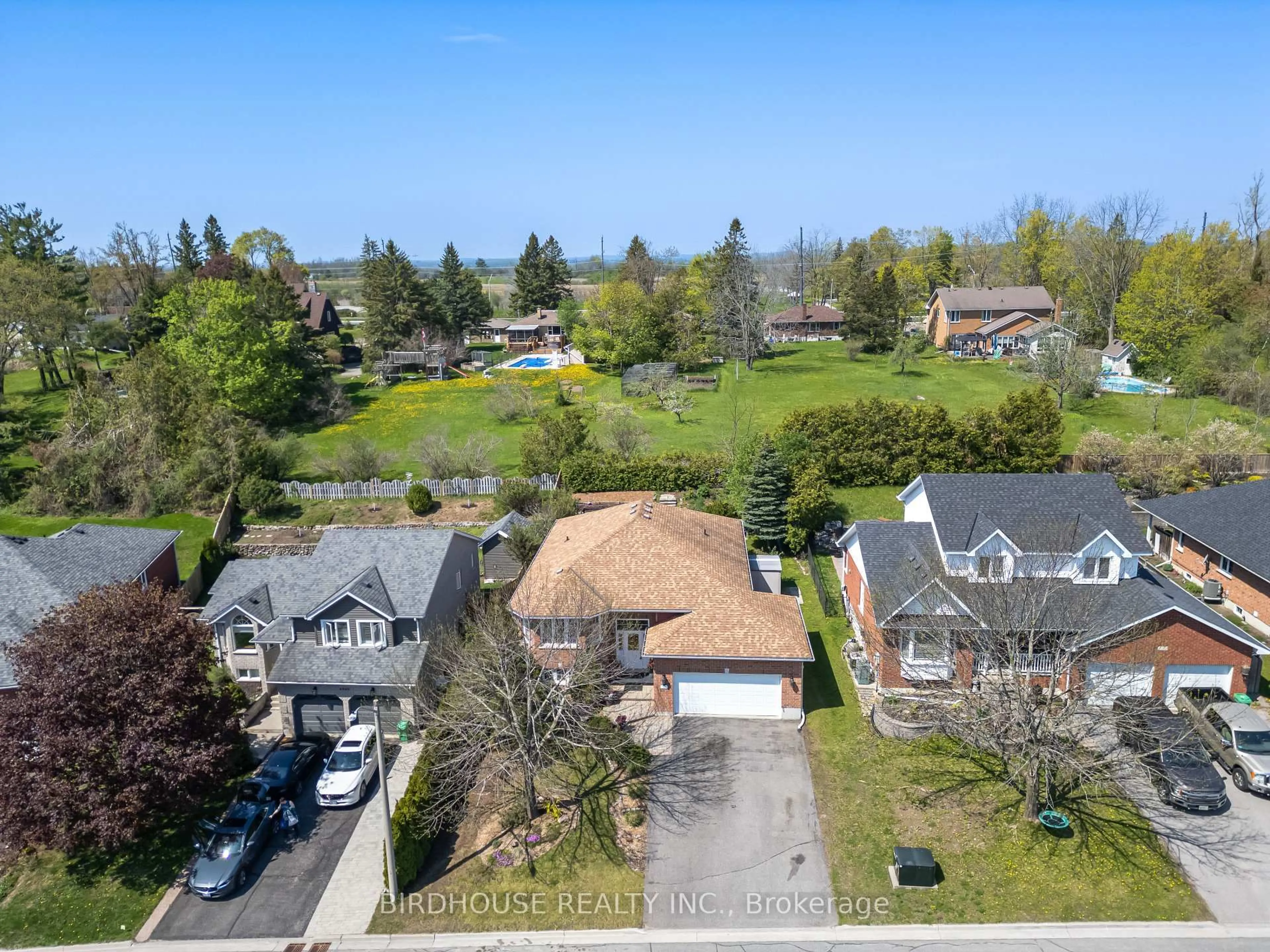 A pic from outside/outdoor area/front of a property/back of a property/a pic from drone, street for 2309 Sumac St, Peterborough Ontario K9K 2J9