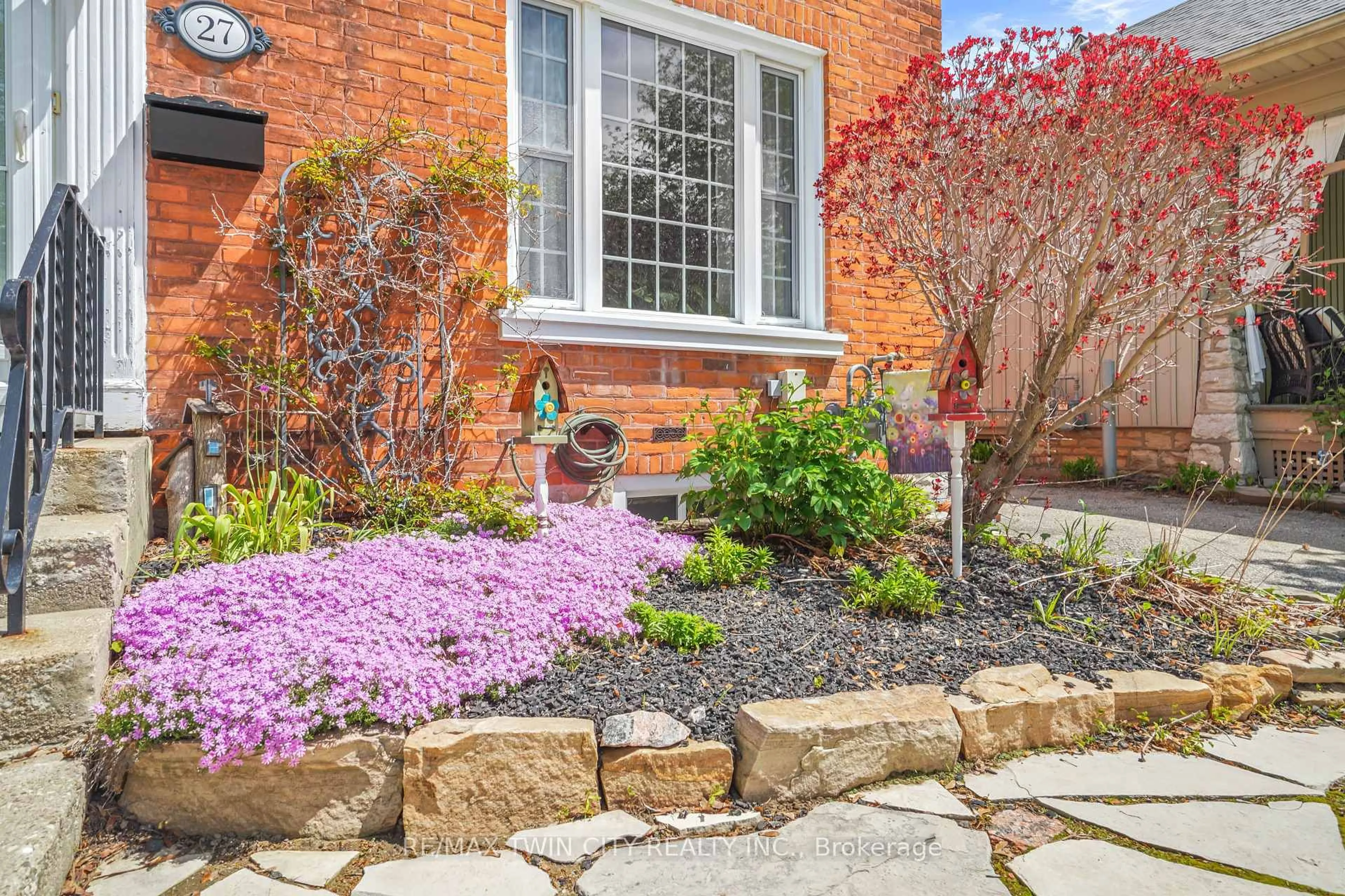 Home with brick exterior material, street for 27 Ada Ave, Brantford Ontario N3T 4K8