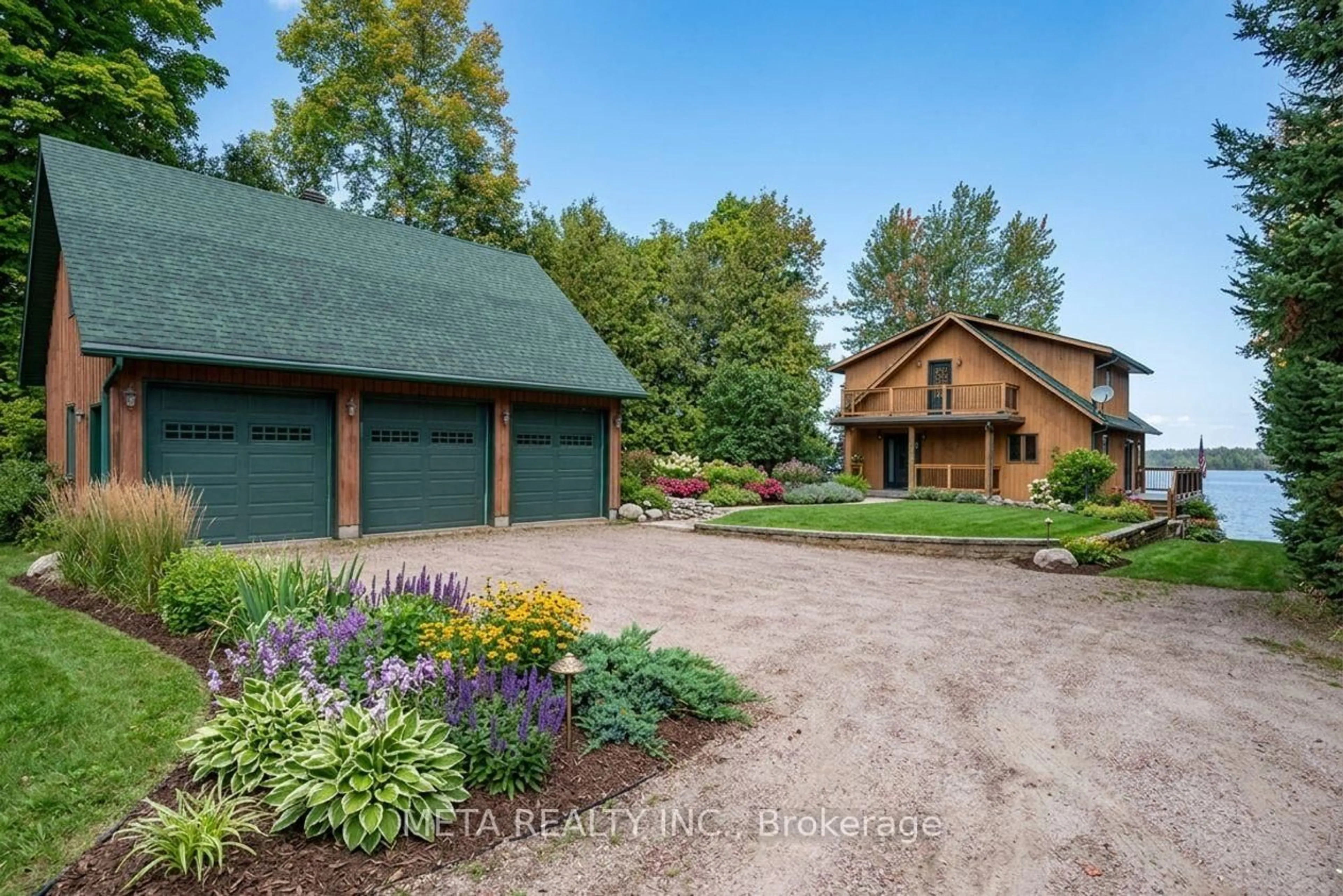 A pic from outside/outdoor area/front of a property/back of a property/a pic from drone, unknown for 800 Forest Park Rd, Pembroke Ontario K8A 6W2