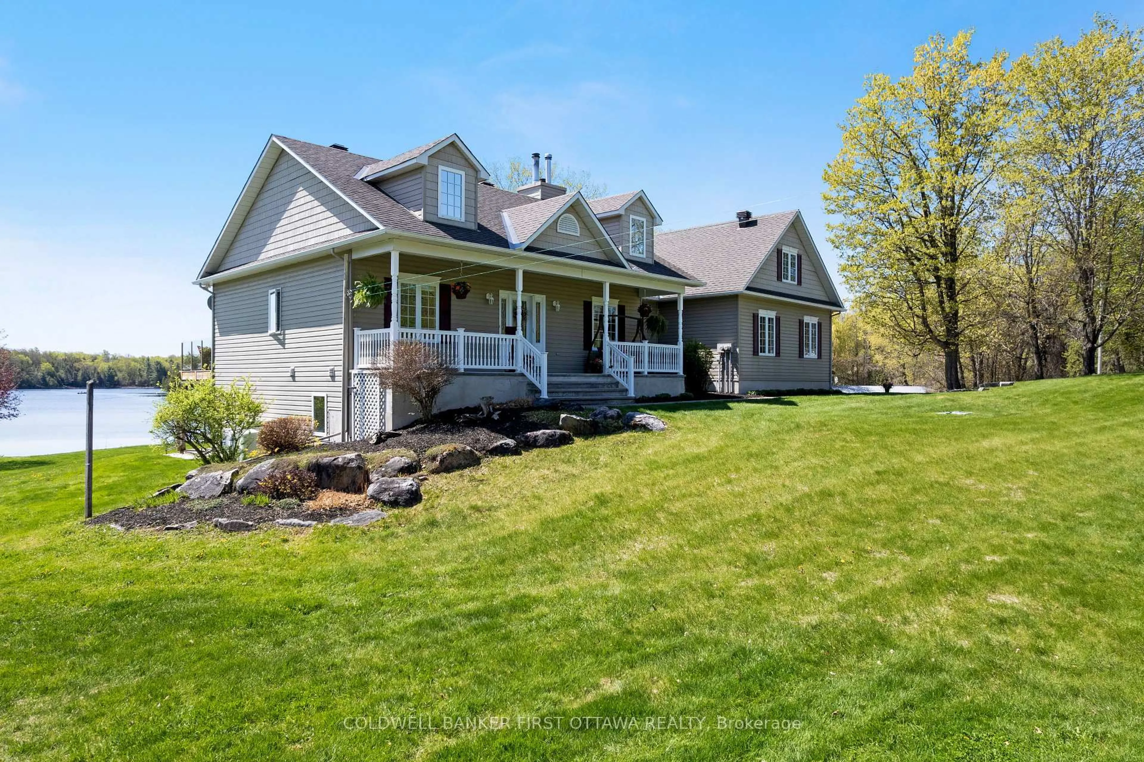 Home with vinyl exterior material, unknown for 2600 Ramsay Concession 2b, Clayton Ontario K0A 1P0