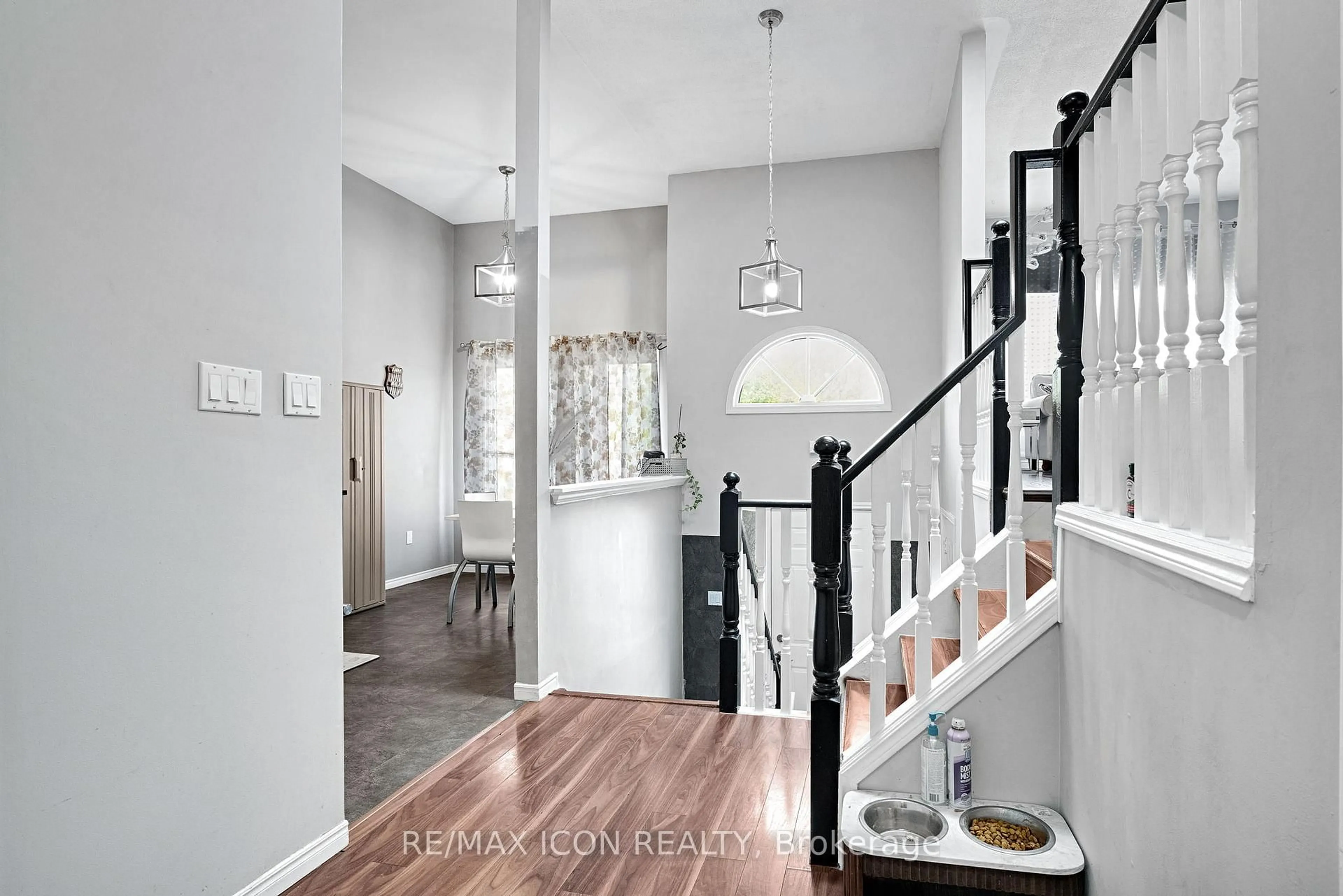 Indoor entryway for 79 Sunrise Cres, London East Ontario N5V 4V8