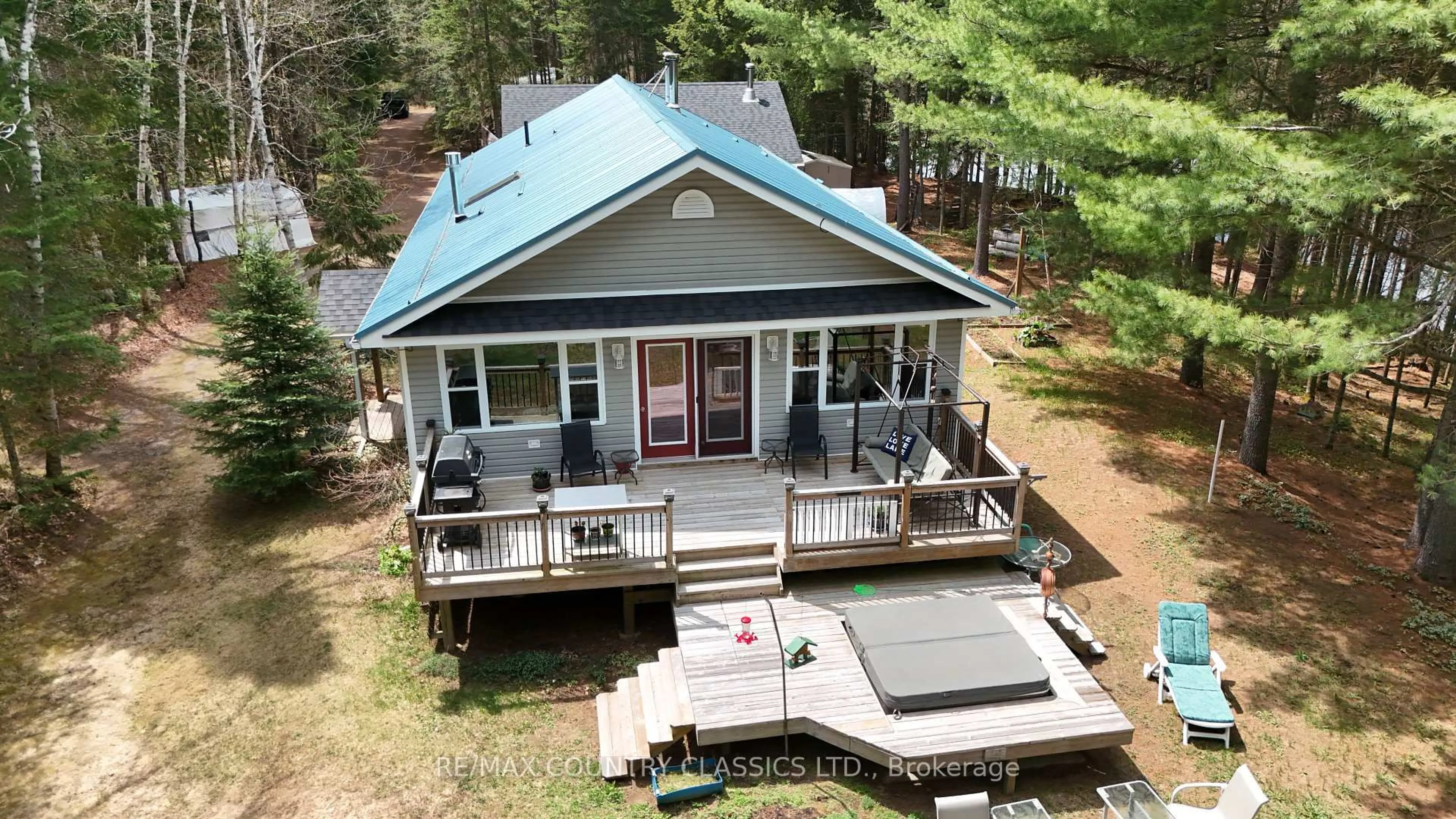 A pic from outside/outdoor area/front of a property/back of a property/a pic from drone, water/lake/river/ocean view for 4501 Elephant Lake Rd, Dysart et al Ontario K0L 2A0