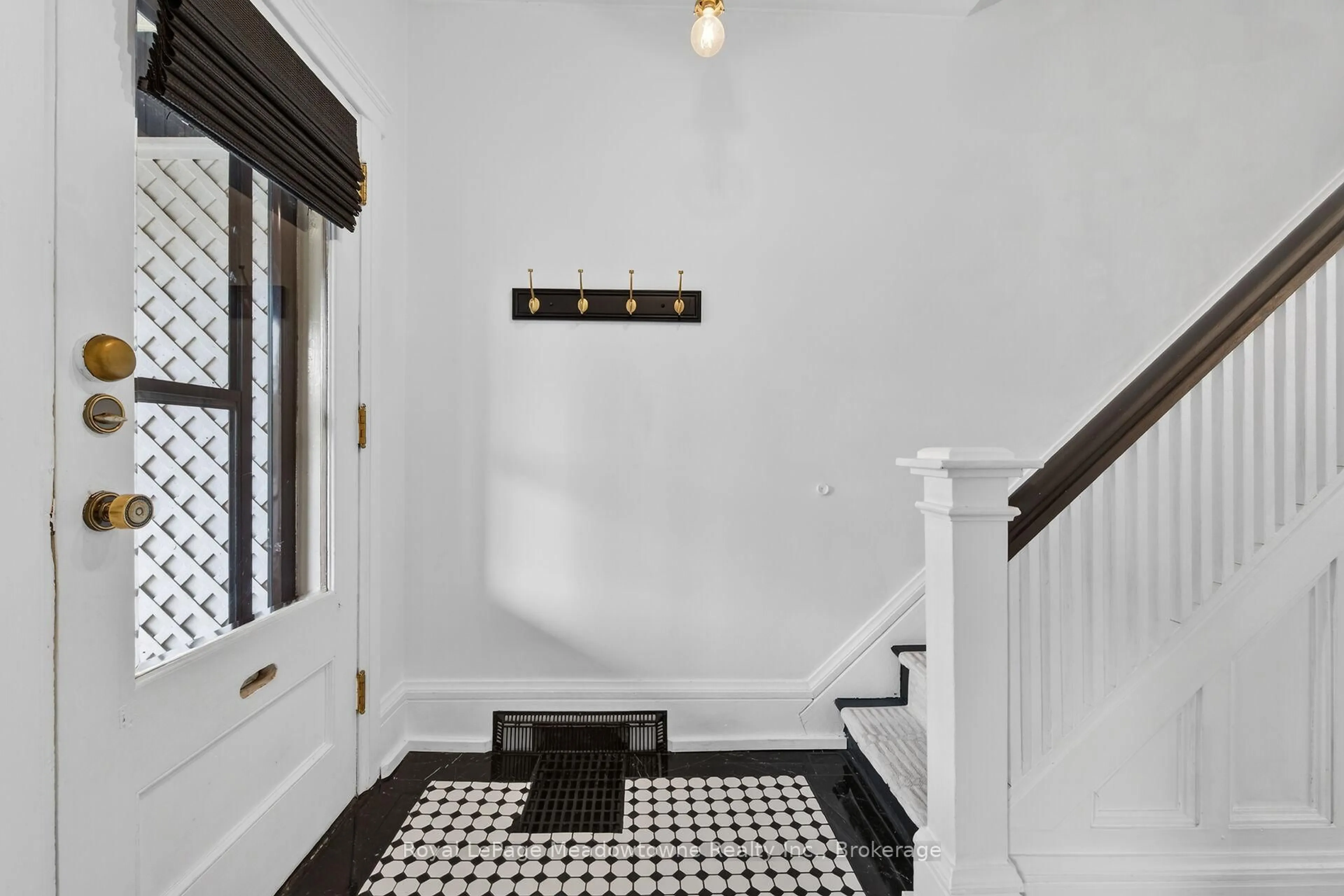 Indoor entryway for 216 Maplewood Ave, Hamilton Ontario L8M 1X8