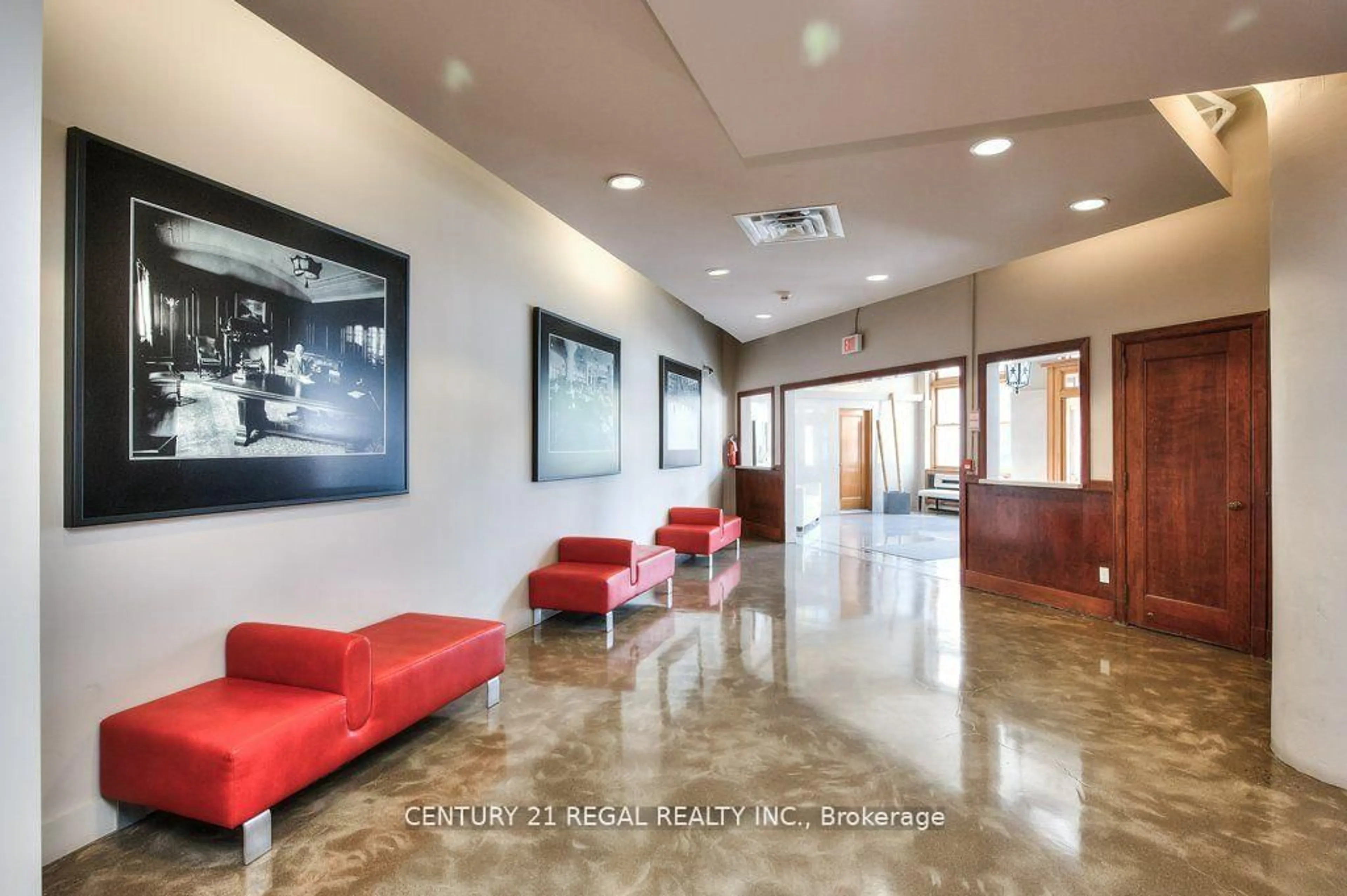Lobby for 404 King St #102, Kitchener Ontario N2G 4Z9