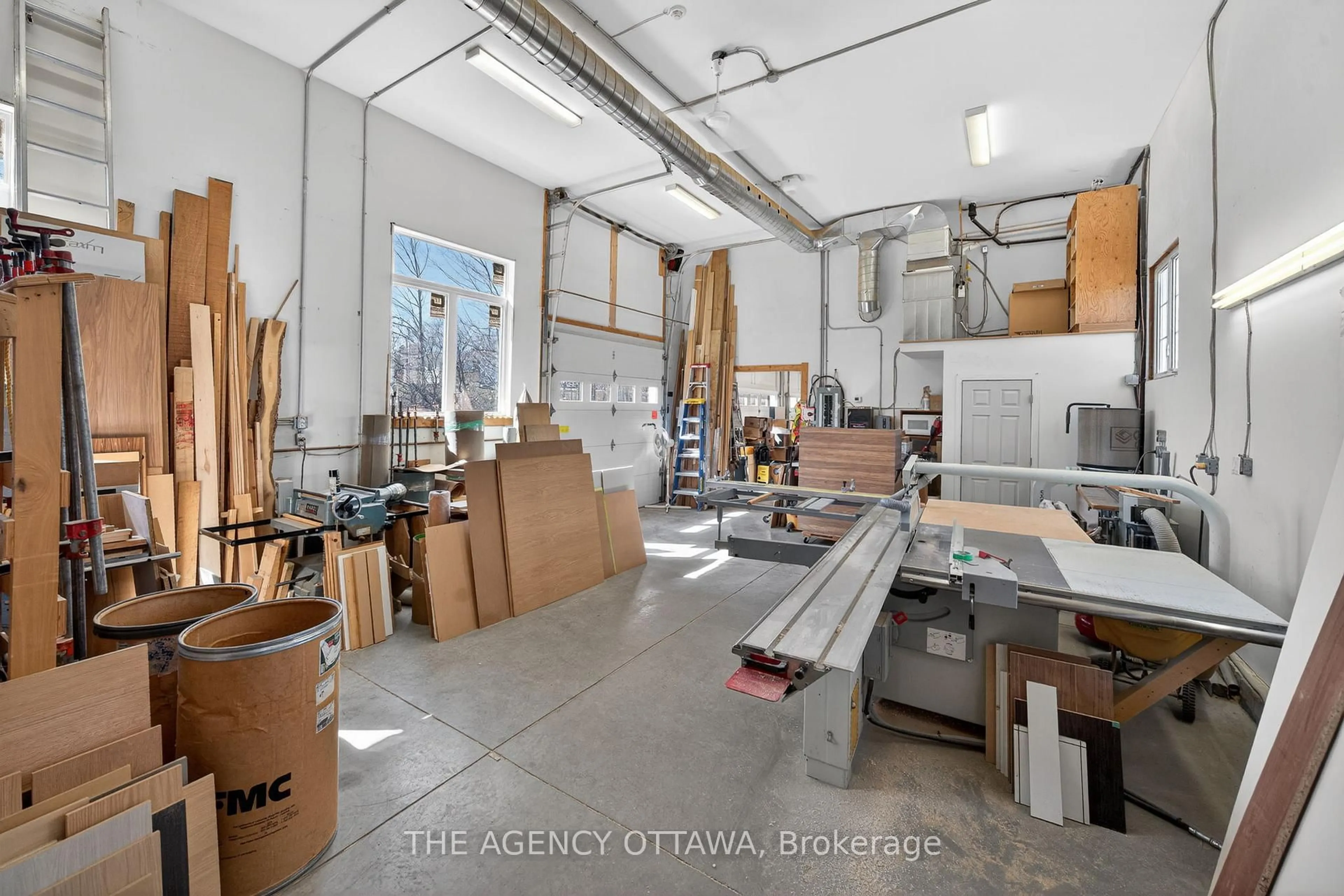 Kitchen with laundary machines, unknown for 4633 Albion Rd, Ottawa Ontario K1X 1A4