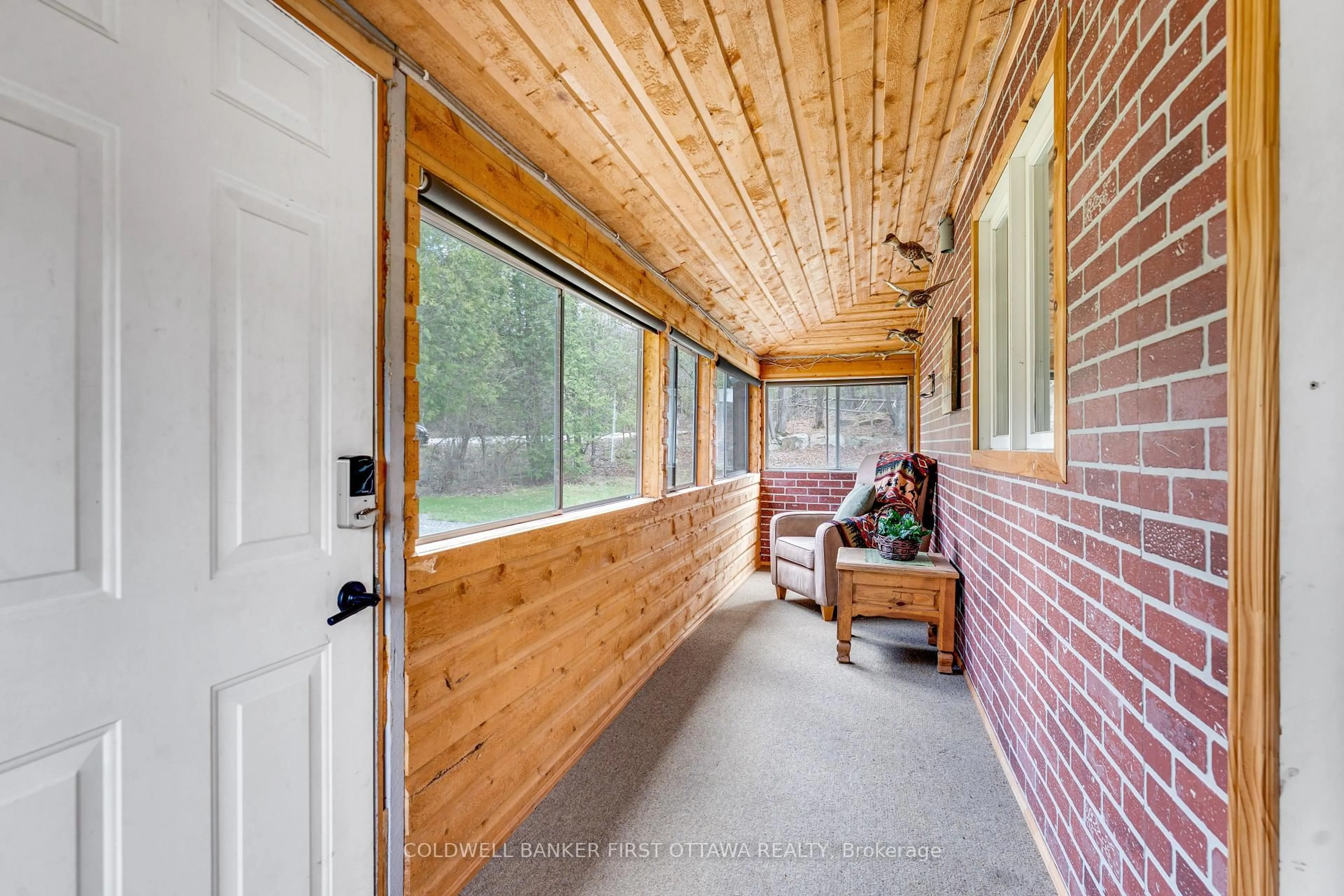 Indoor entryway for 1025 ARCOL Rd, Ompah Ontario K0H 2J0