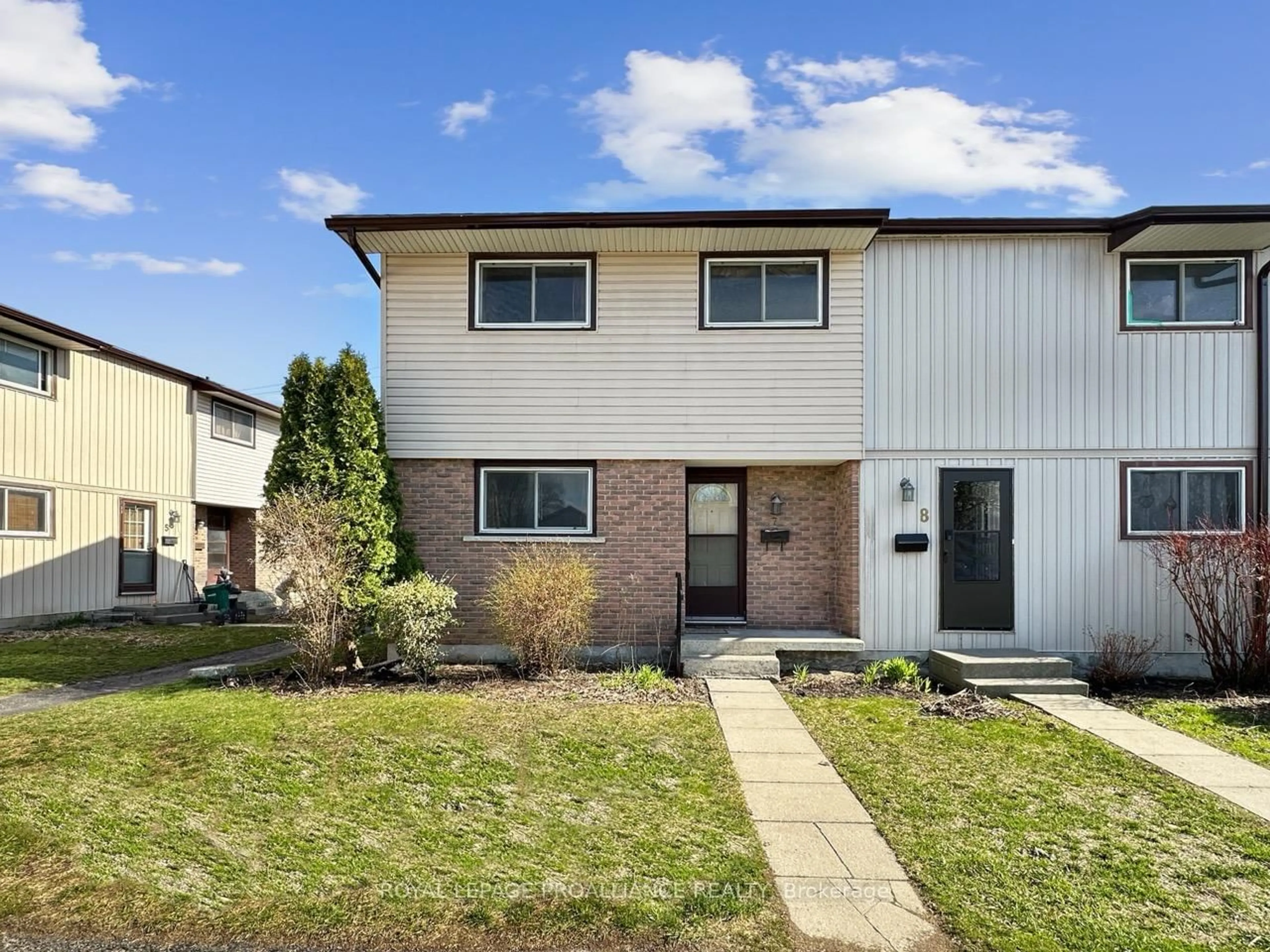 Home with vinyl exterior material, street for 7 Tiffany Pl, Quinte West Ontario K8V 6A3