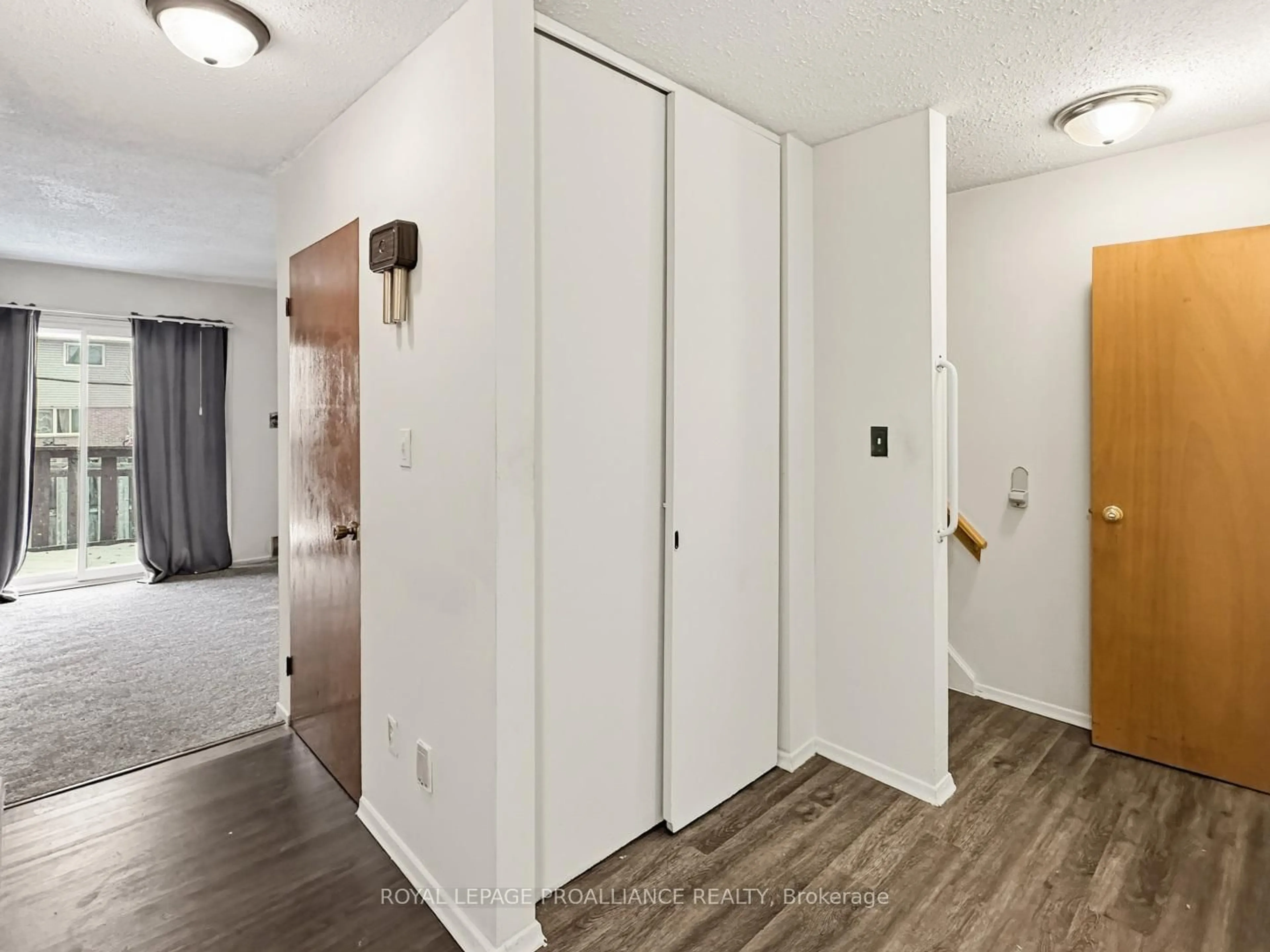 Indoor entryway for 7 Tiffany Pl, Quinte West Ontario K8V 6A3