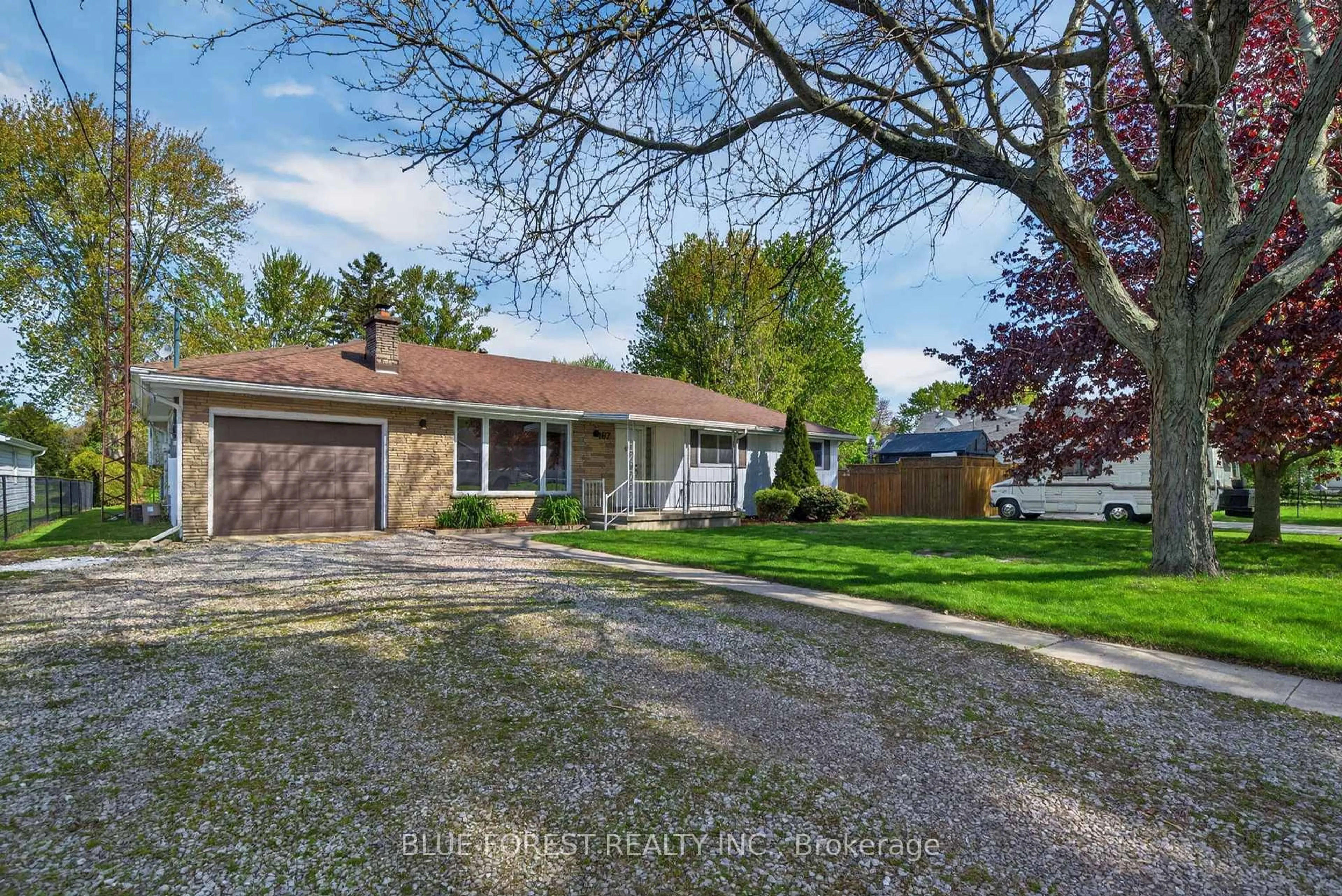 A pic from outside/outdoor area/front of a property/back of a property/a pic from drone, street for 167 Mary St, Dutton/Dunwich Ontario N0L 1J0