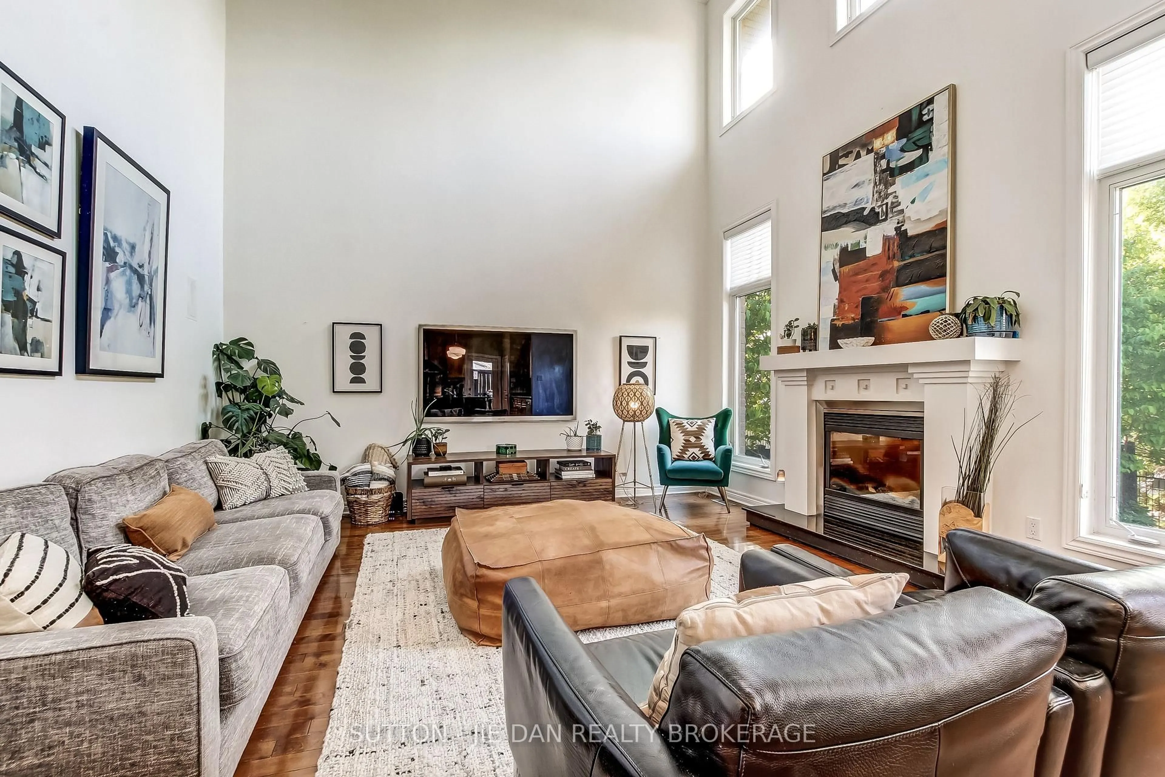 Living room with furniture, unknown for 369 KINGBIRD Crt, London North Ontario N5X 4H6